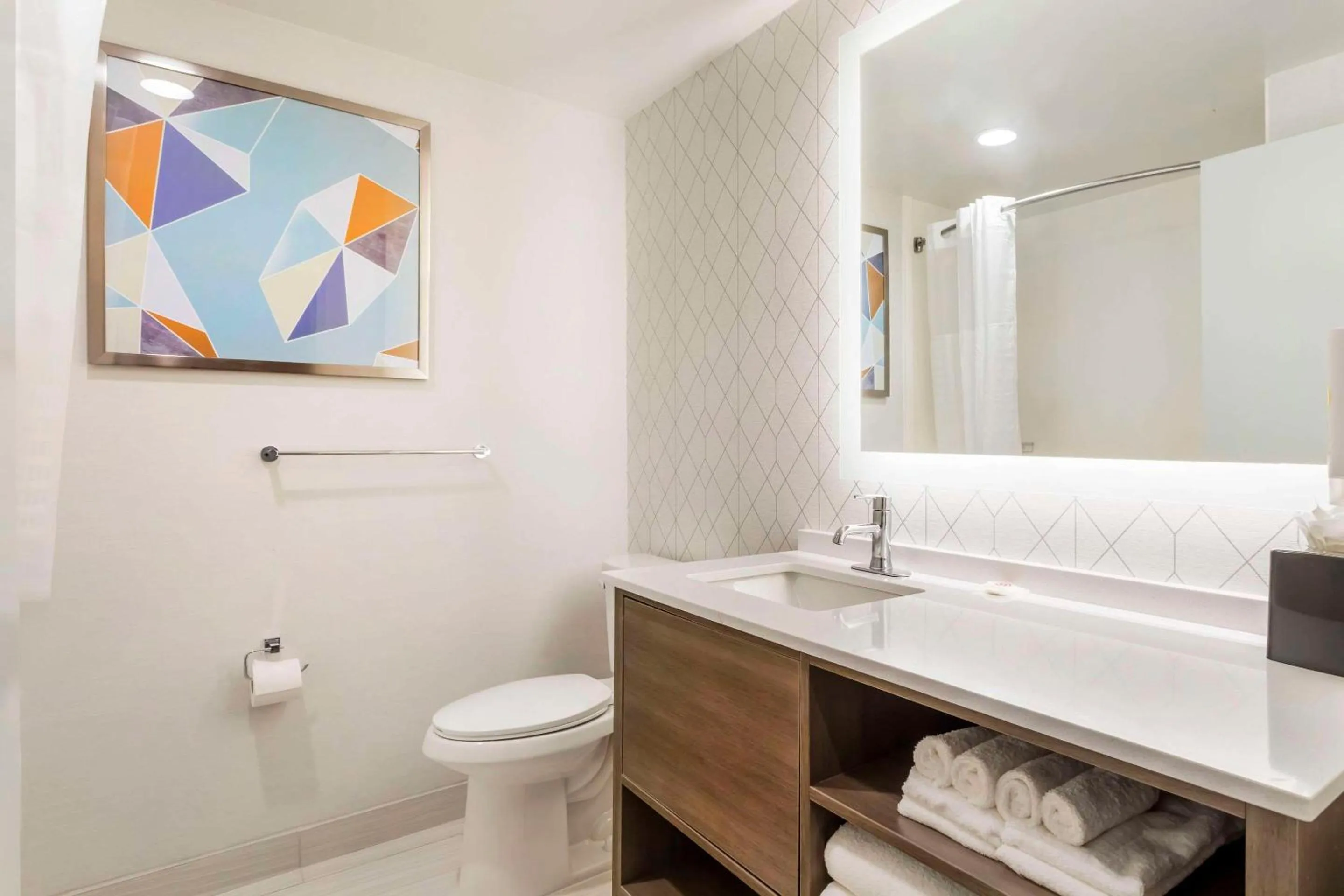 Bedroom in Comfort Suites Gatlinburg Downtown-Convention Center