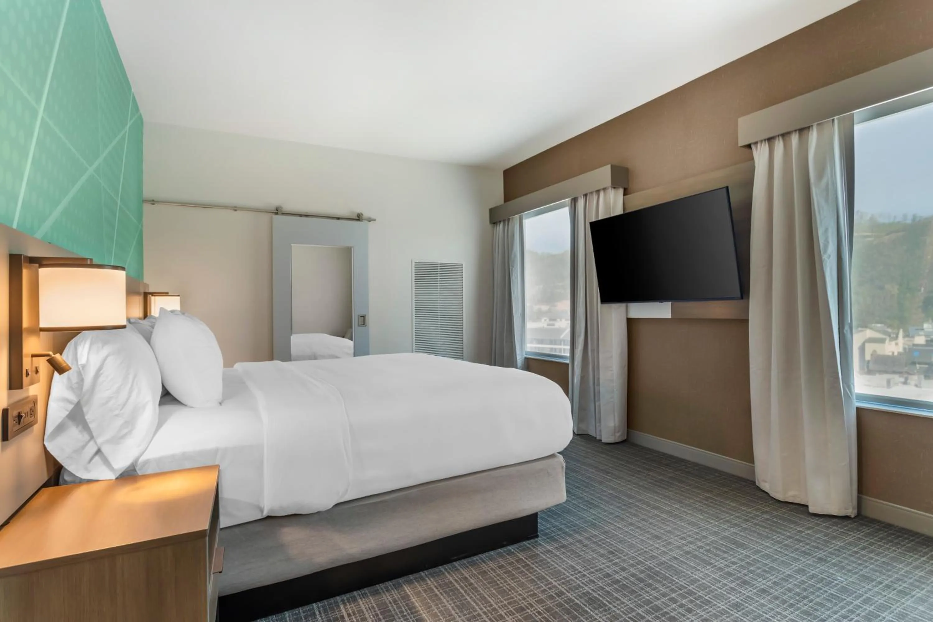 Bed in Comfort Suites Gatlinburg Downtown-Convention Center