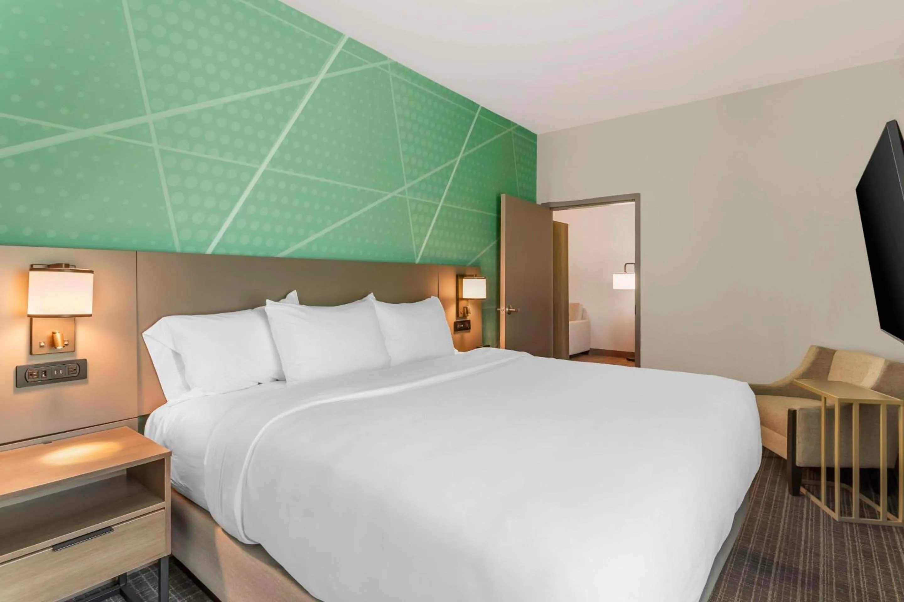 Bedroom, Bed in Comfort Suites Gatlinburg Downtown-Convention Center