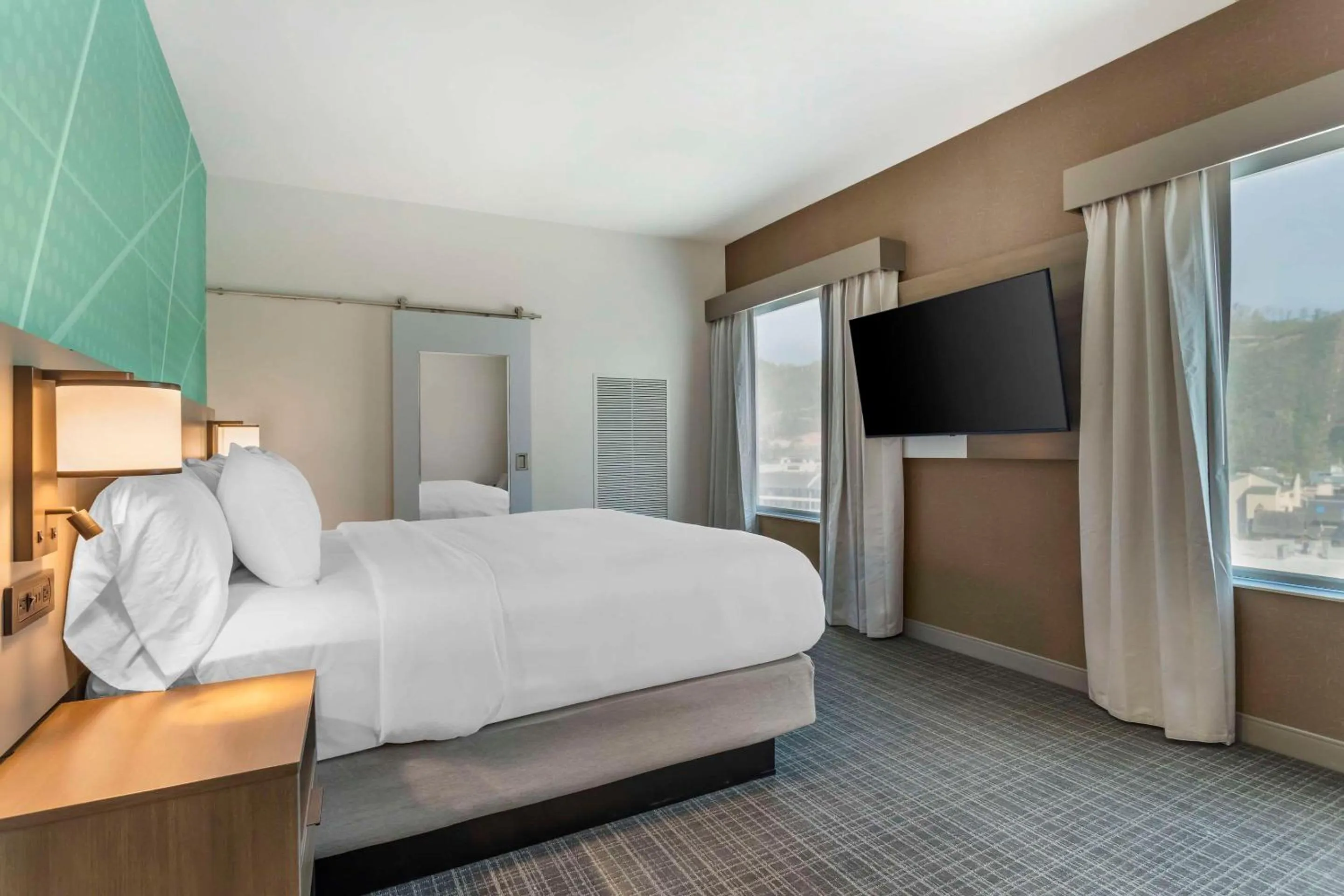 Bedroom, Bed in Comfort Suites Gatlinburg Downtown-Convention Center