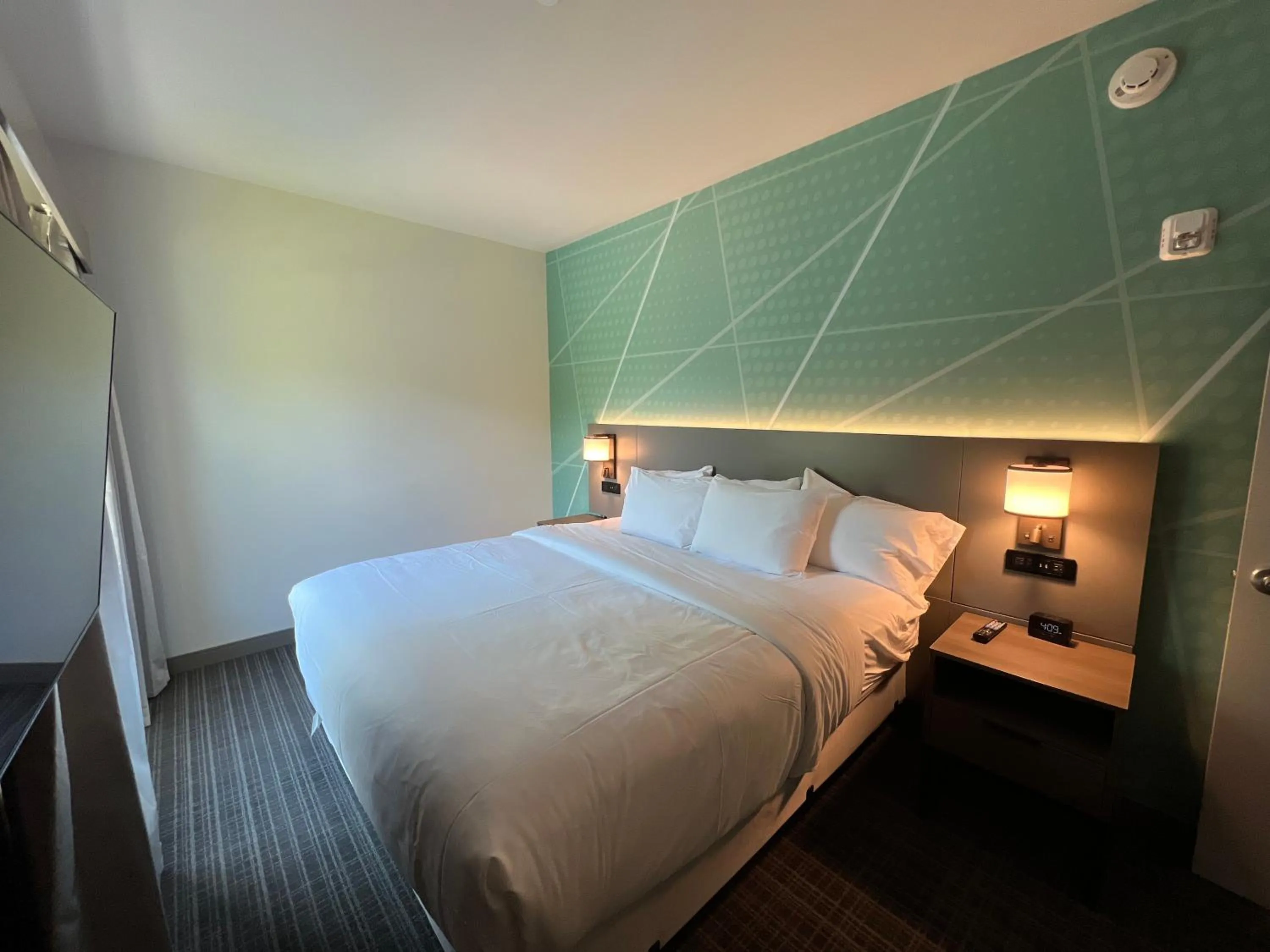 Bed in Comfort Suites Gatlinburg Downtown-Convention Center