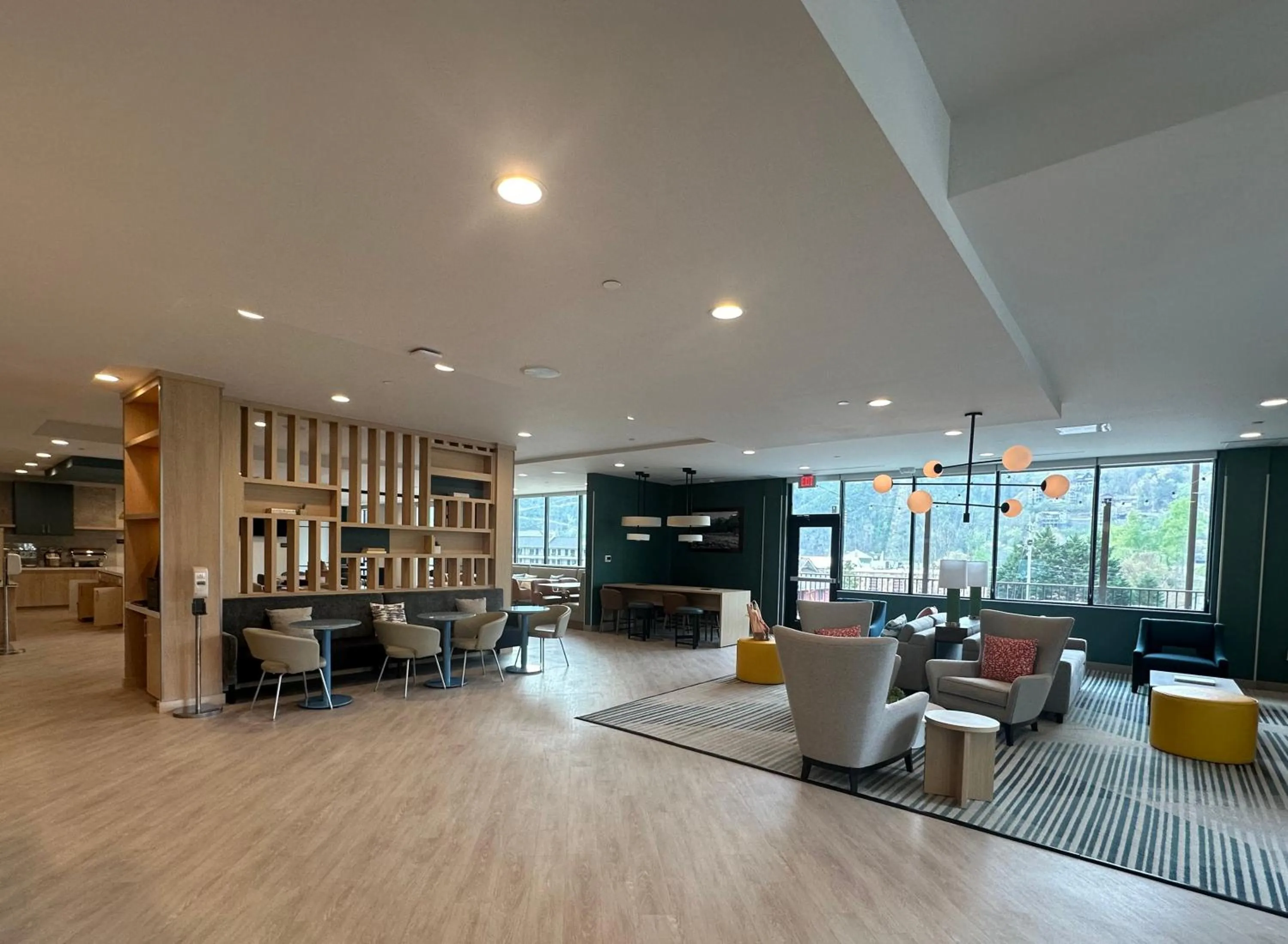 Seating area in Comfort Suites Gatlinburg Downtown-Convention Center