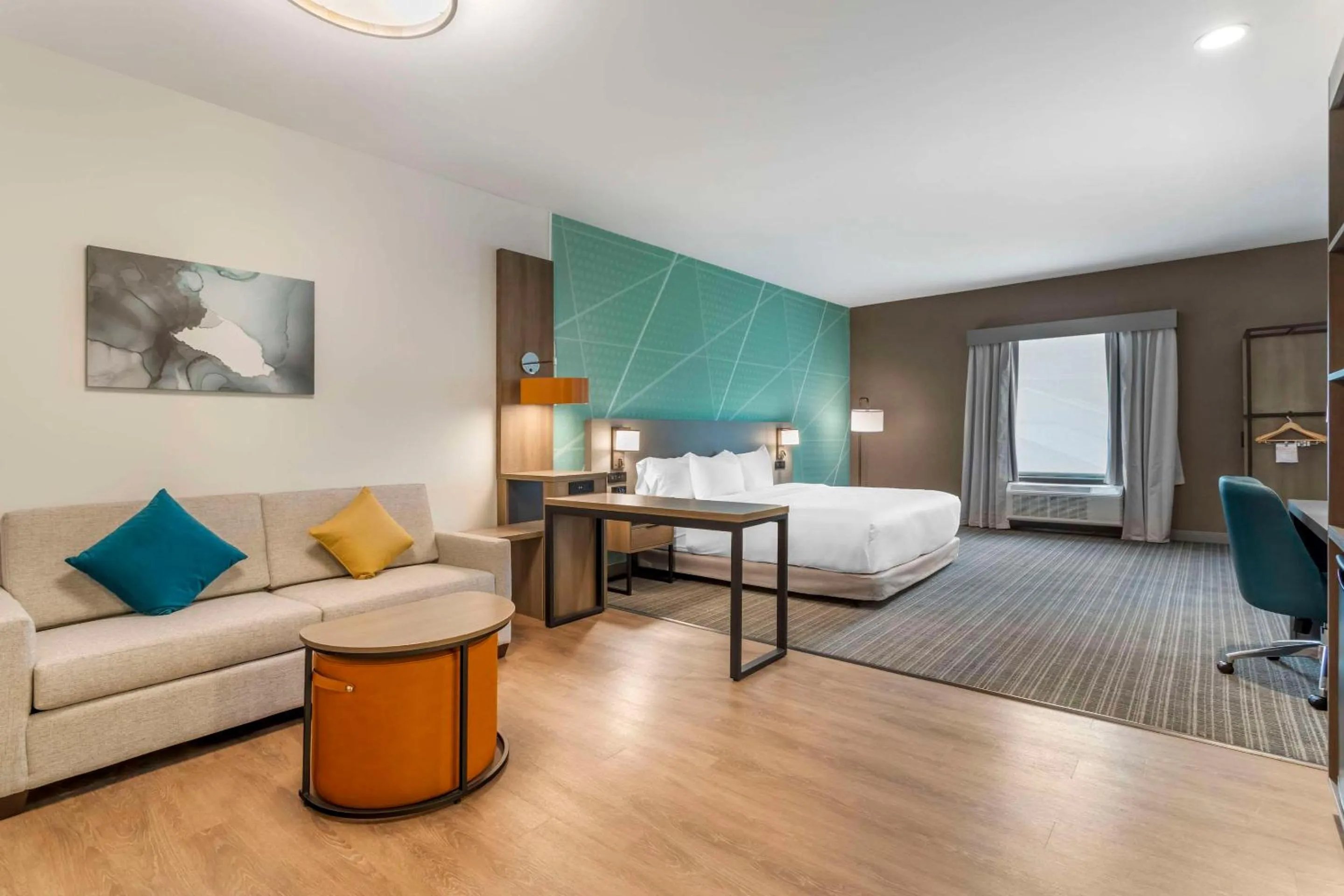 Bedroom, Bed in Comfort Suites Gatlinburg Downtown-Convention Center