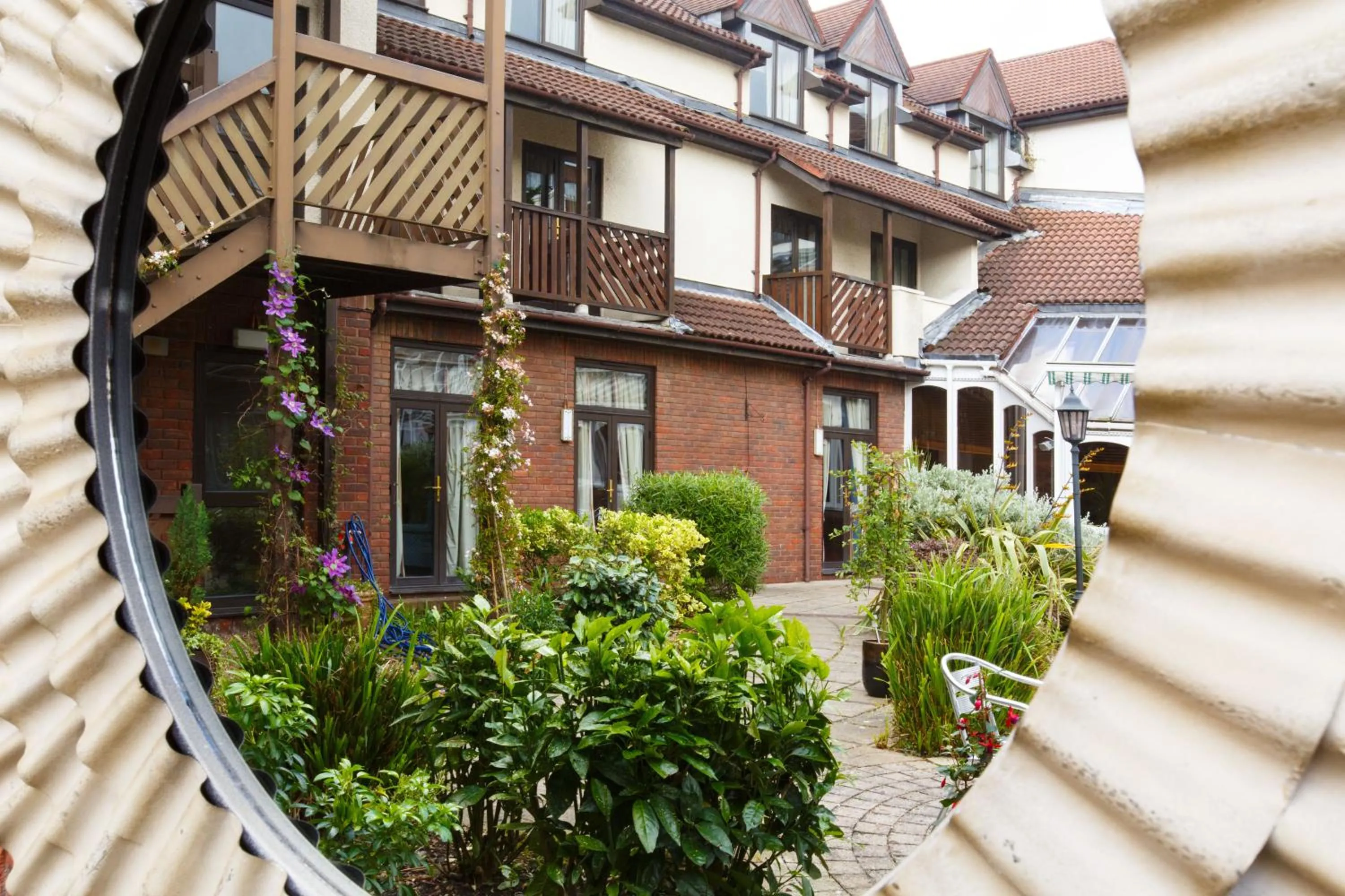 Garden, Property Building in Kingston Lodge Hotel