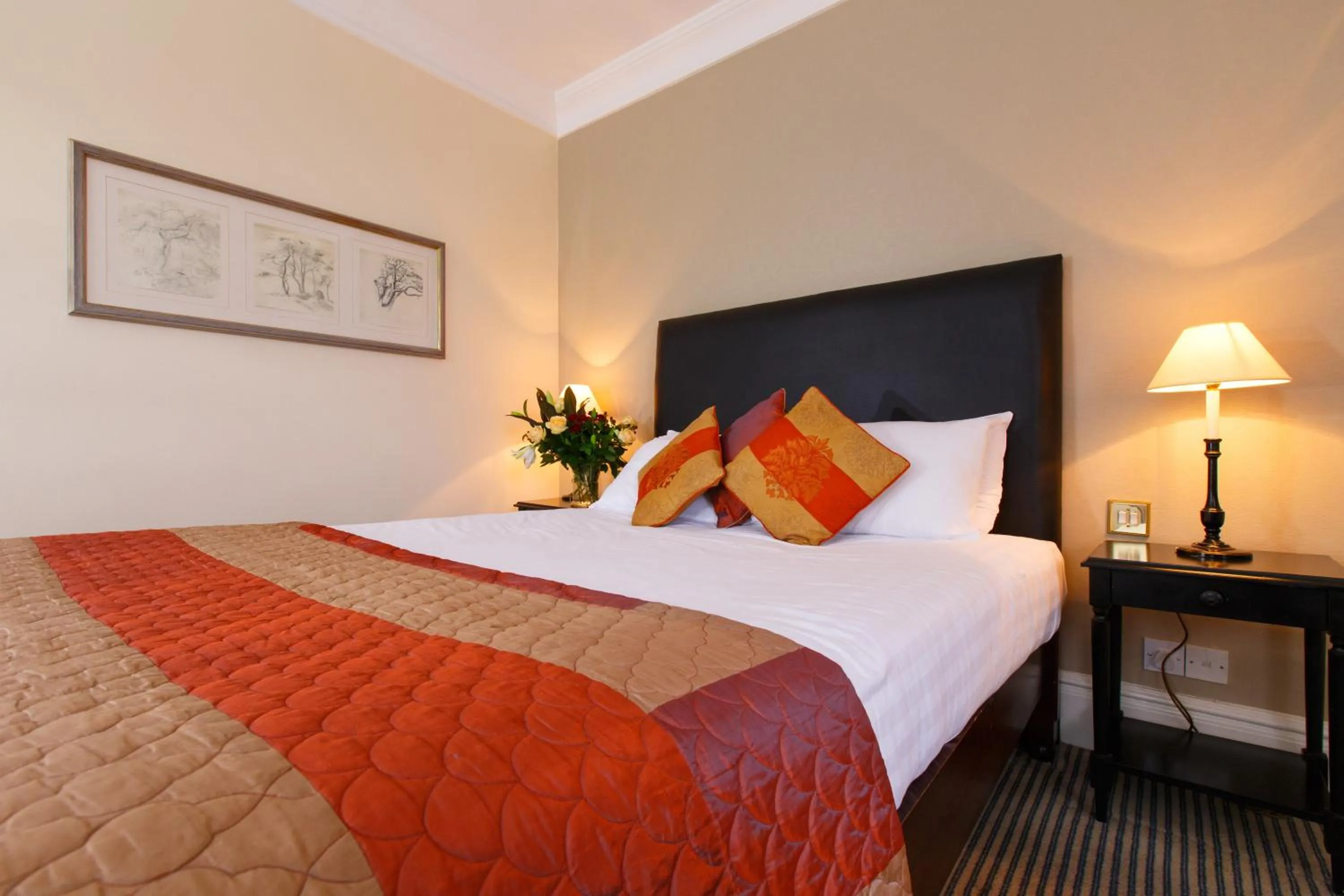 Bedroom in Kingston Lodge Hotel