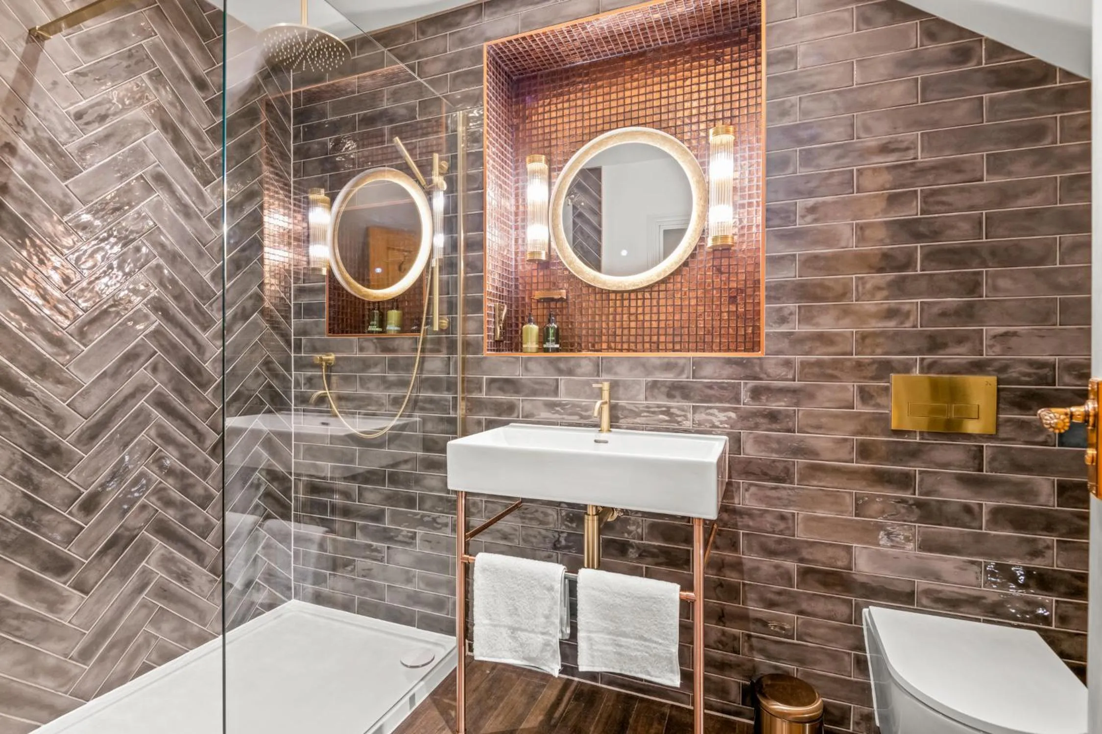 Shower in The Ley Arms