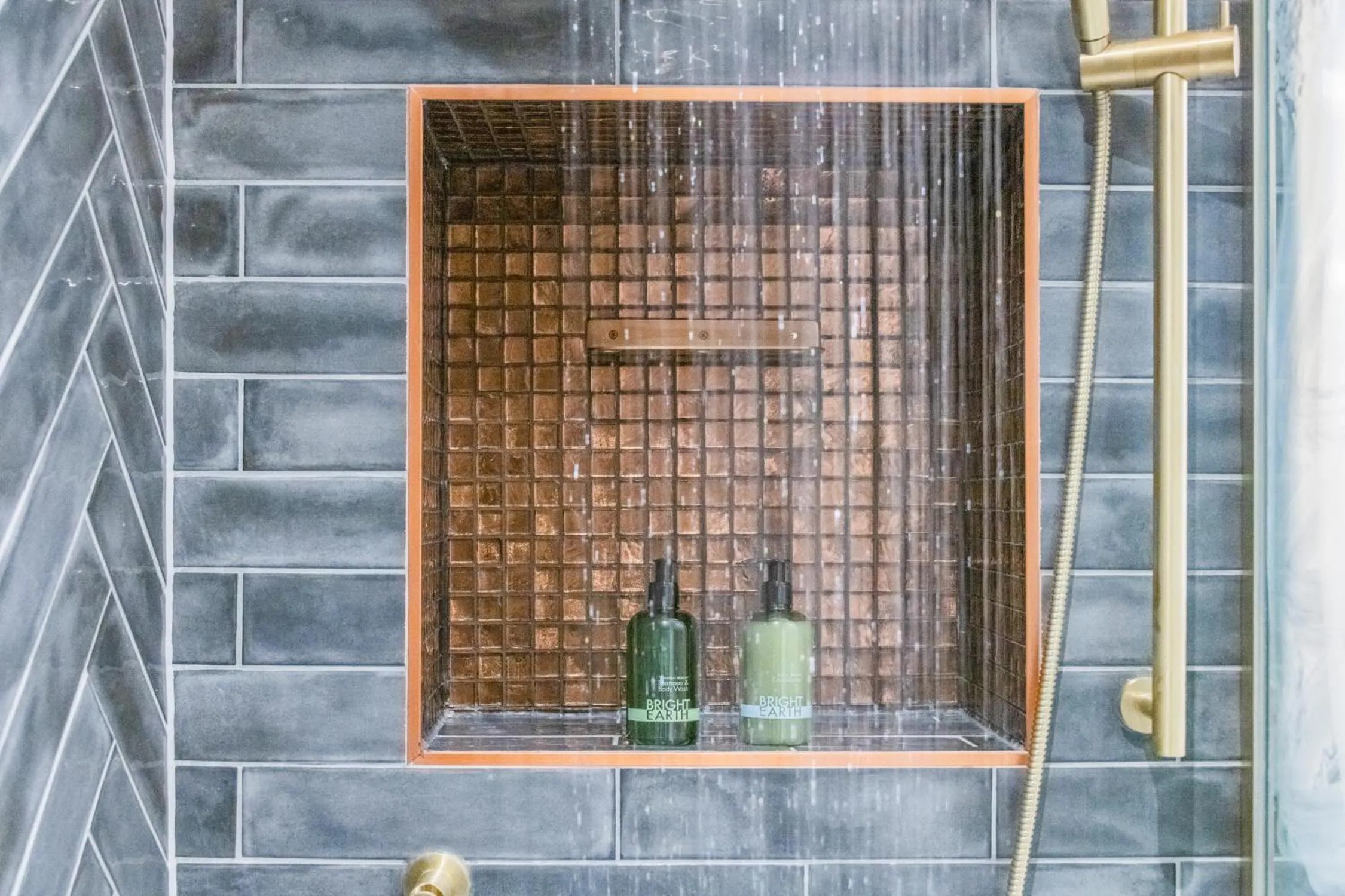 Shower in The Ley Arms