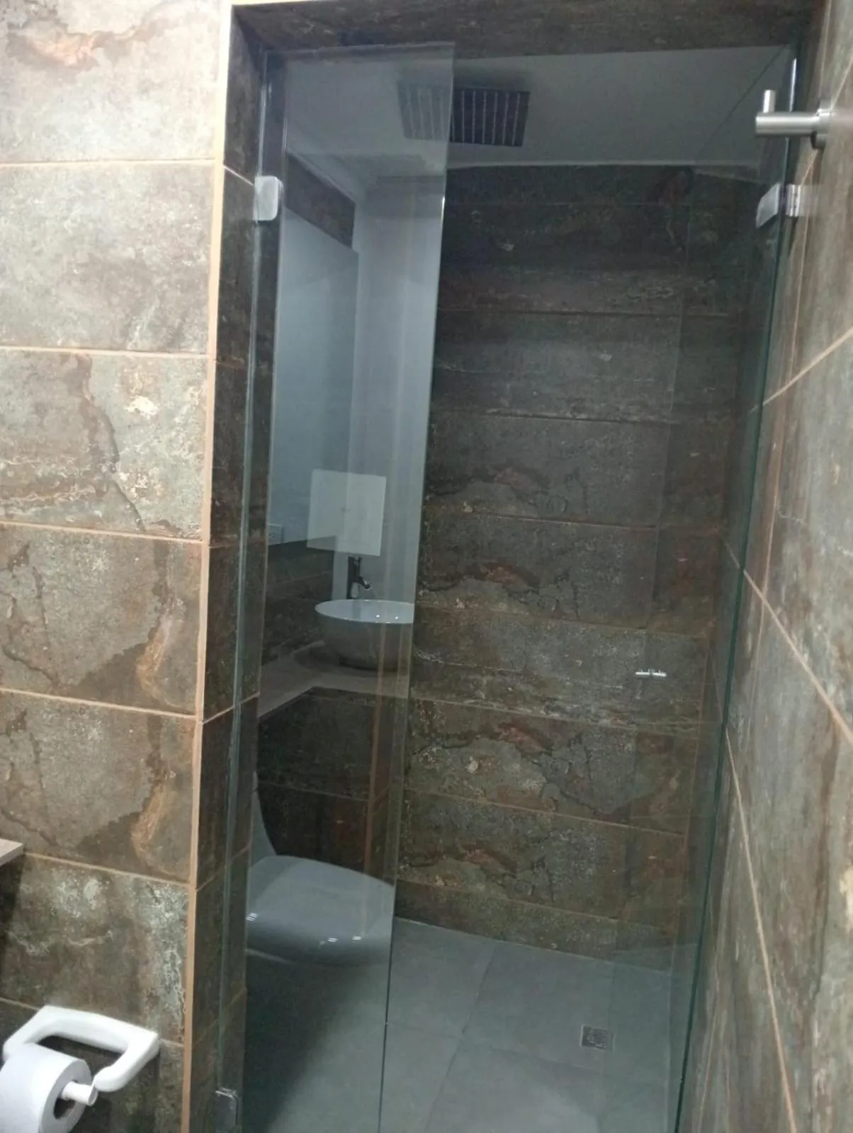 Shower in Hotel Boutique FC