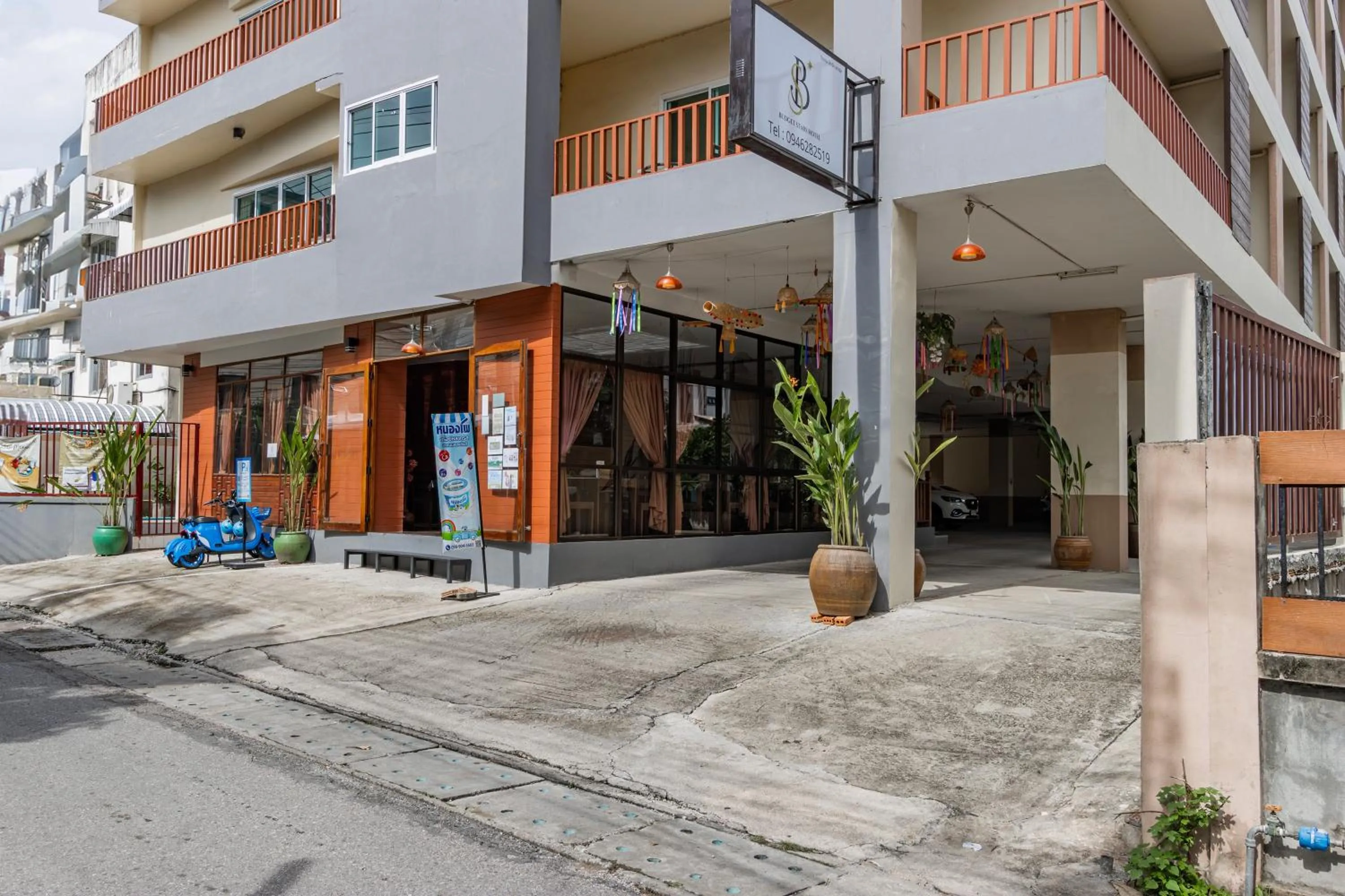Facade/entrance in Budget Stars Hotel Chiang Mai