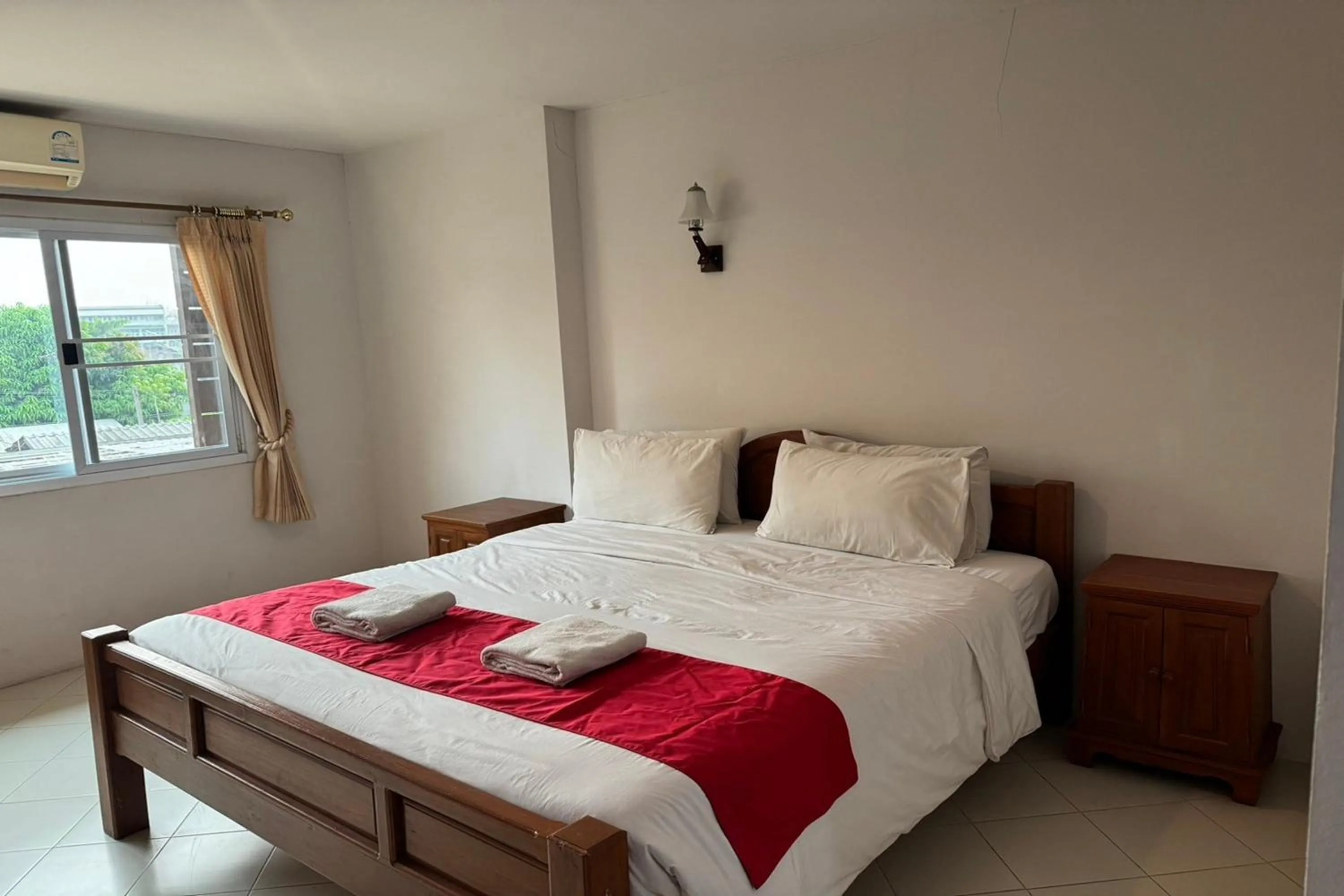 Bedroom, Bed in Budget Stars Hotel Chiang Mai