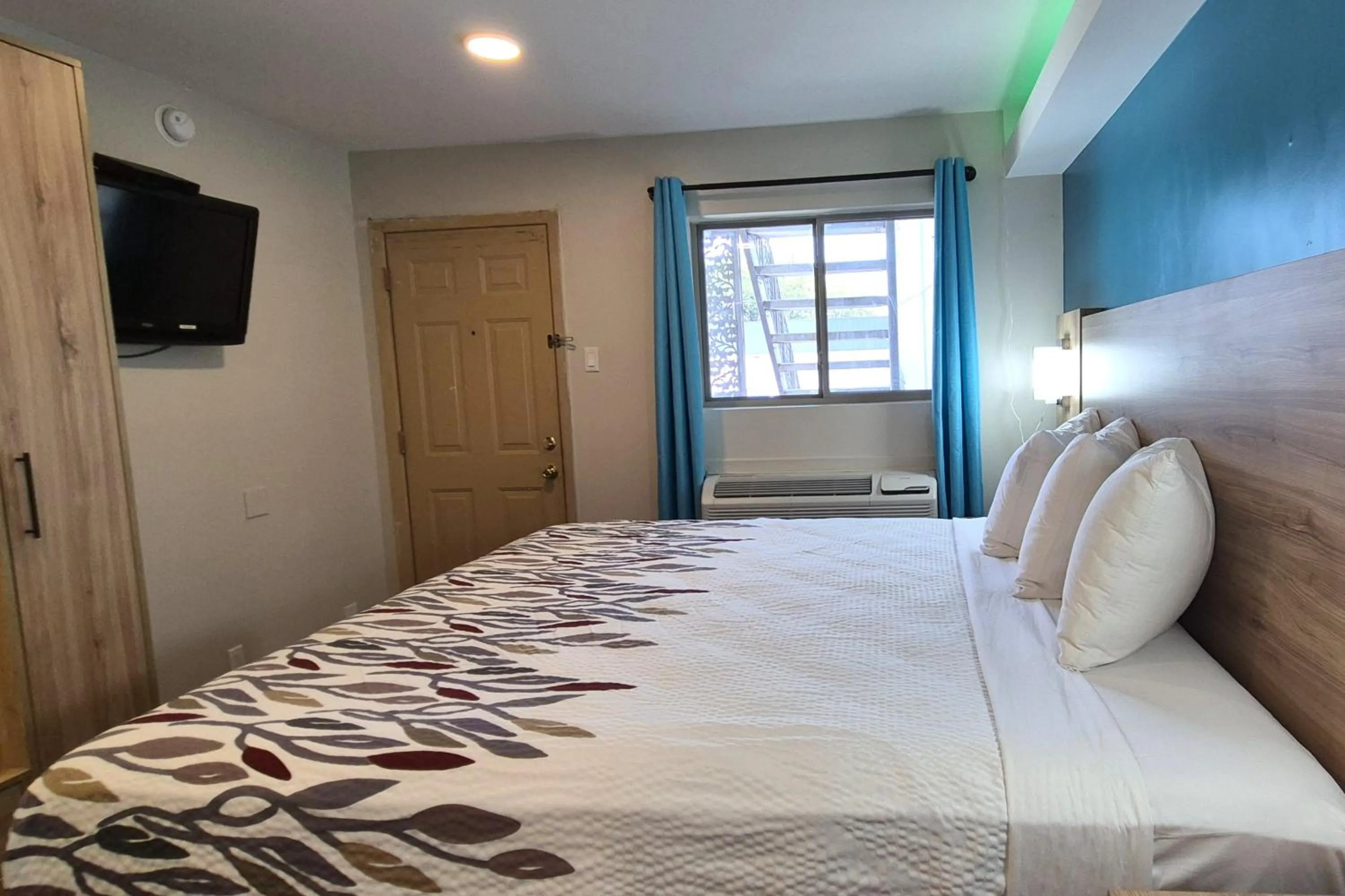 Bedroom, Bed in Exclusivo Inn by OYO Grand Prairie, TX