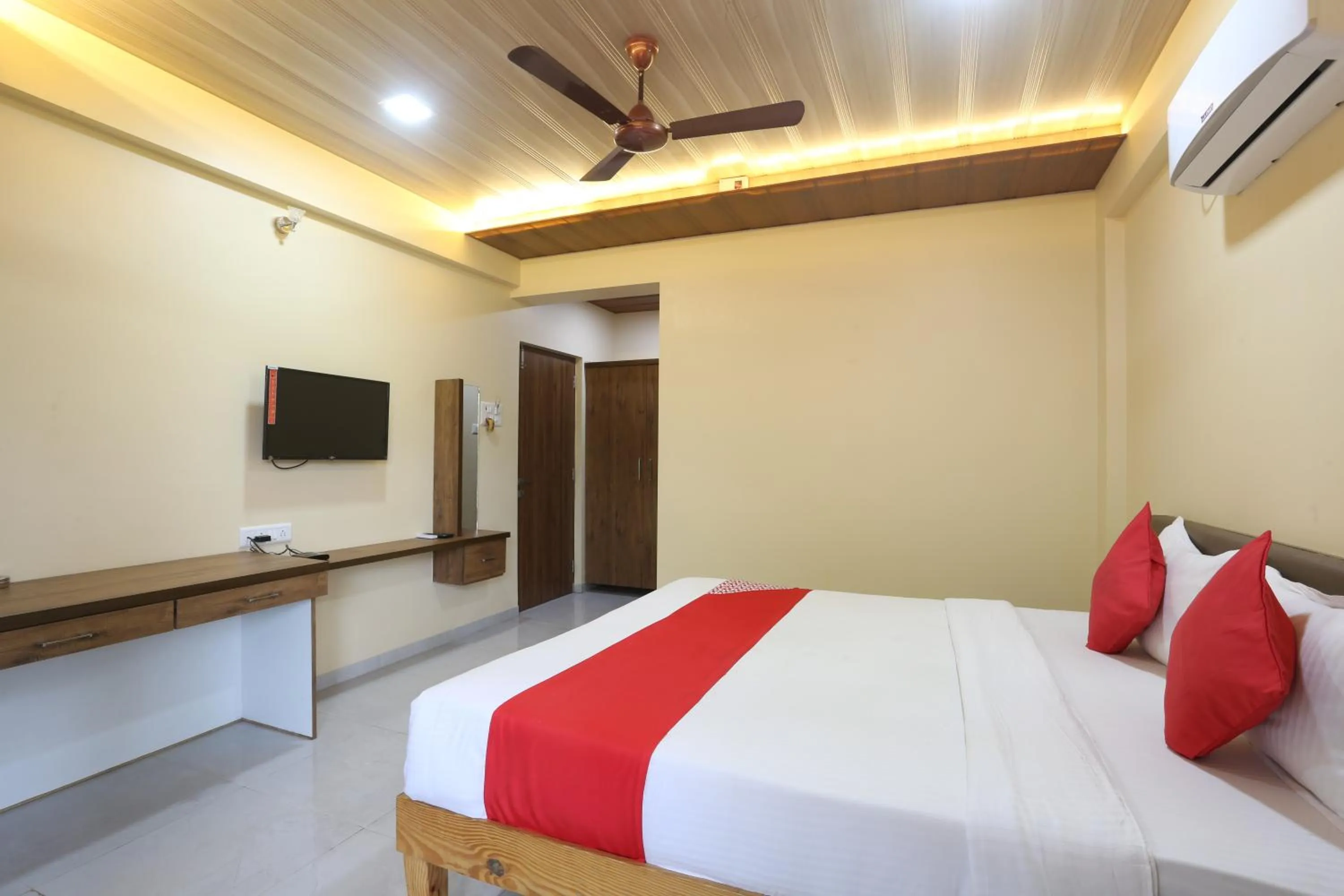 Bed in Hotel Durva Palace