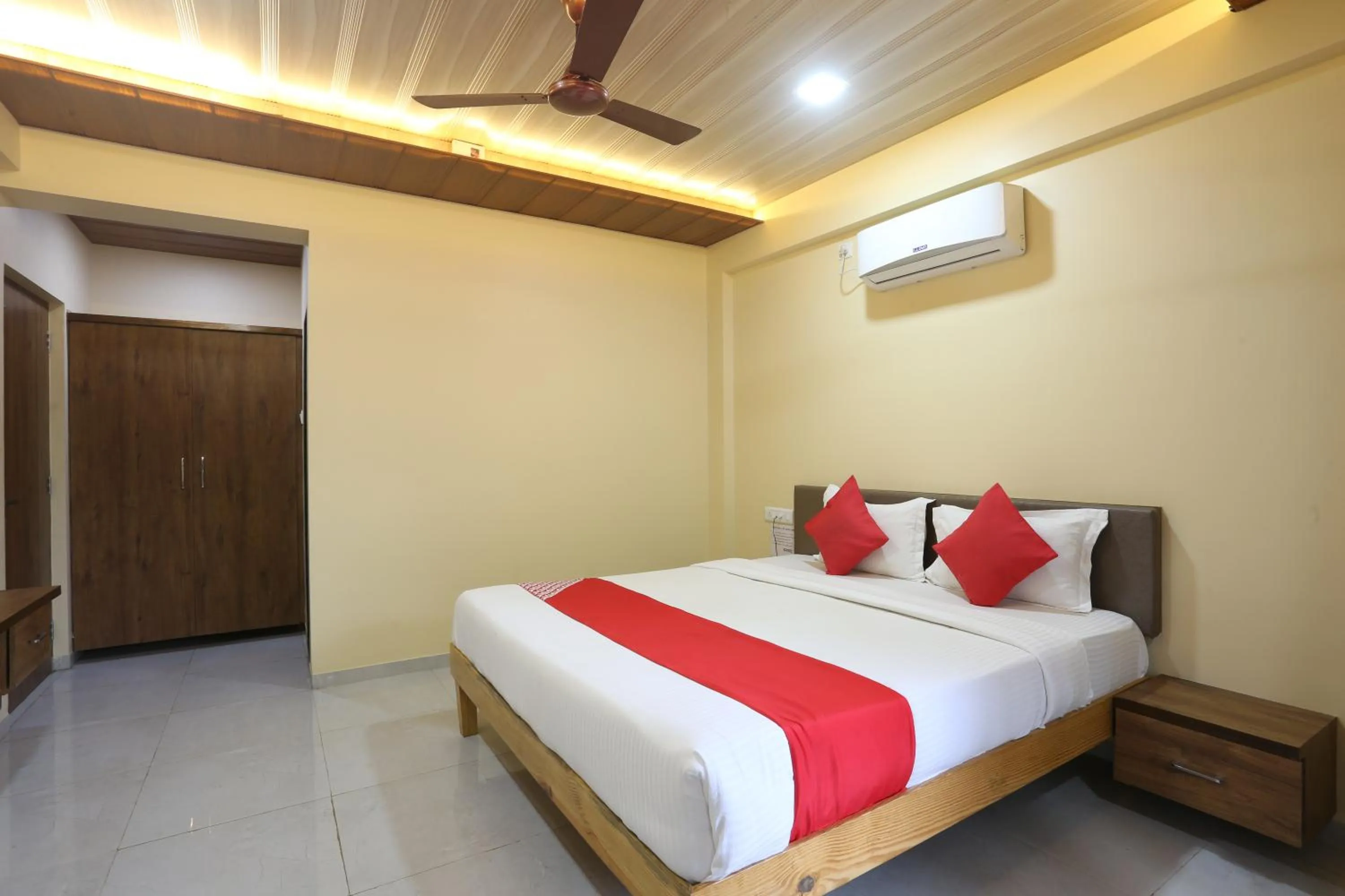 Bed in Hotel Durva Palace