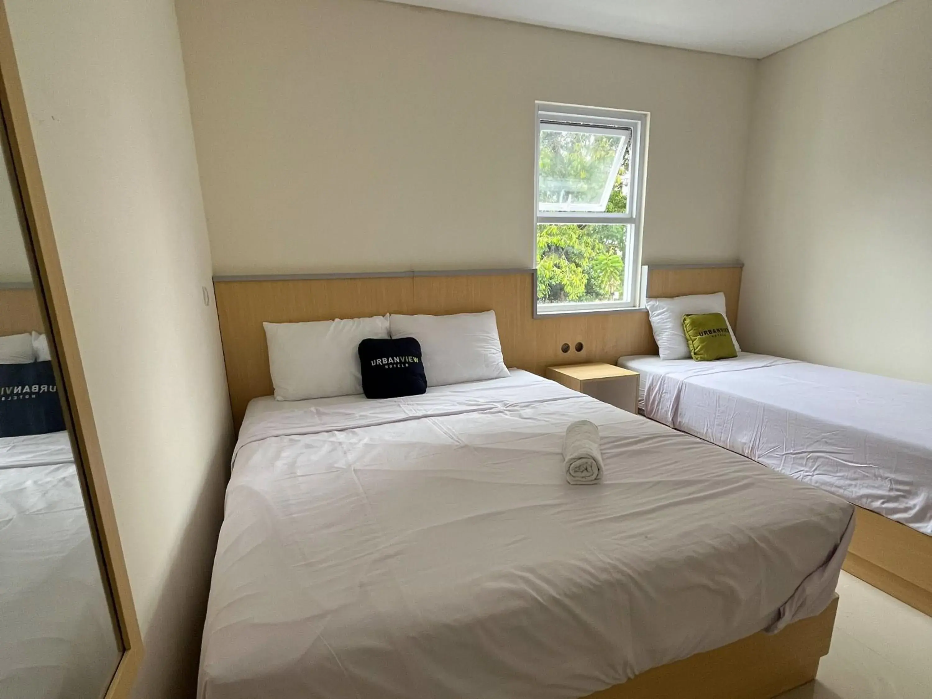 Family Room in Urbanview Indria Inn Solo by RedDoorz Family Room in Urbanview Indria Inn Solo by RedDoorz