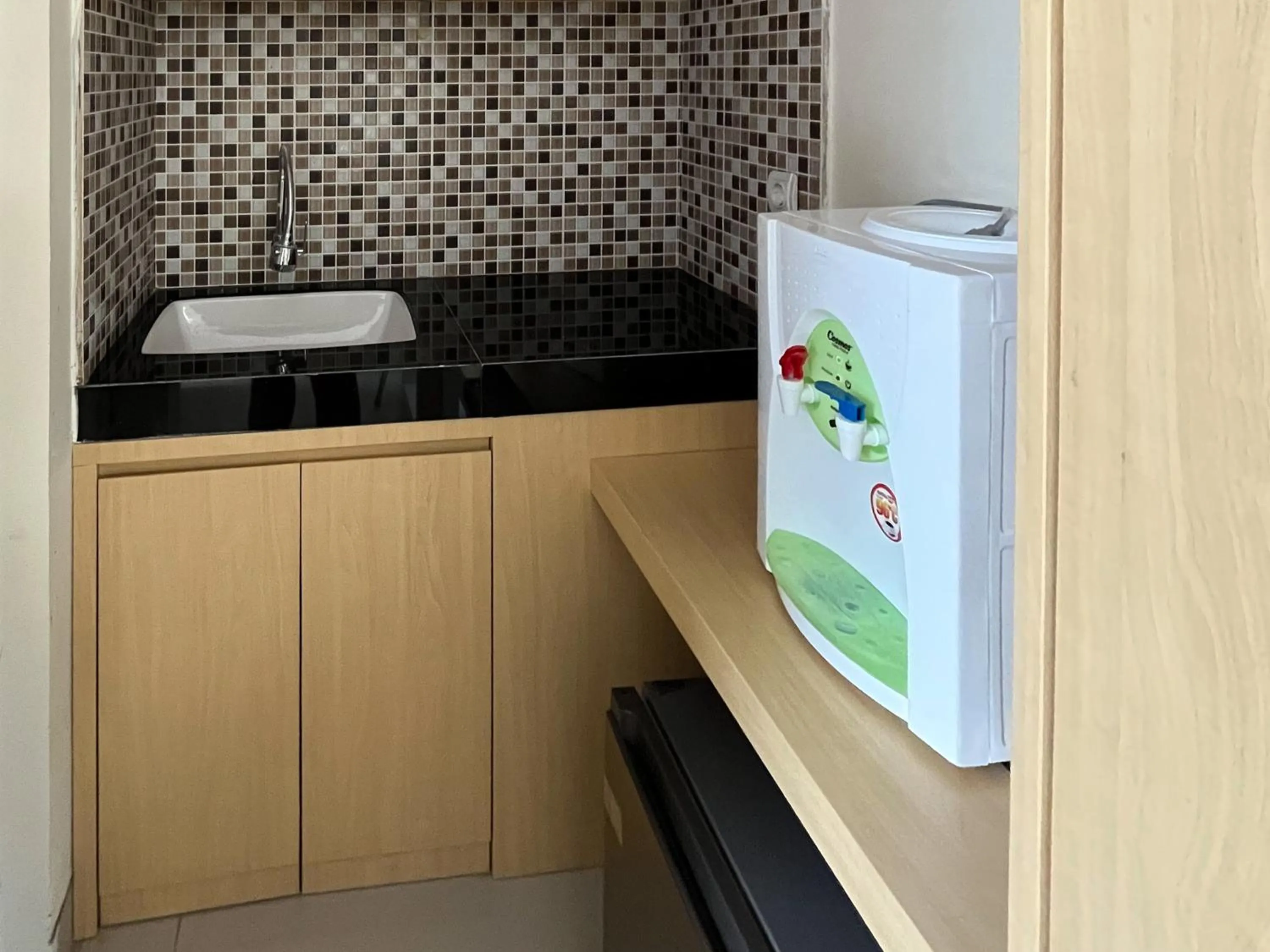 Kitchen or kitchenette in Urbanview Indria Inn Solo by RedDoorz