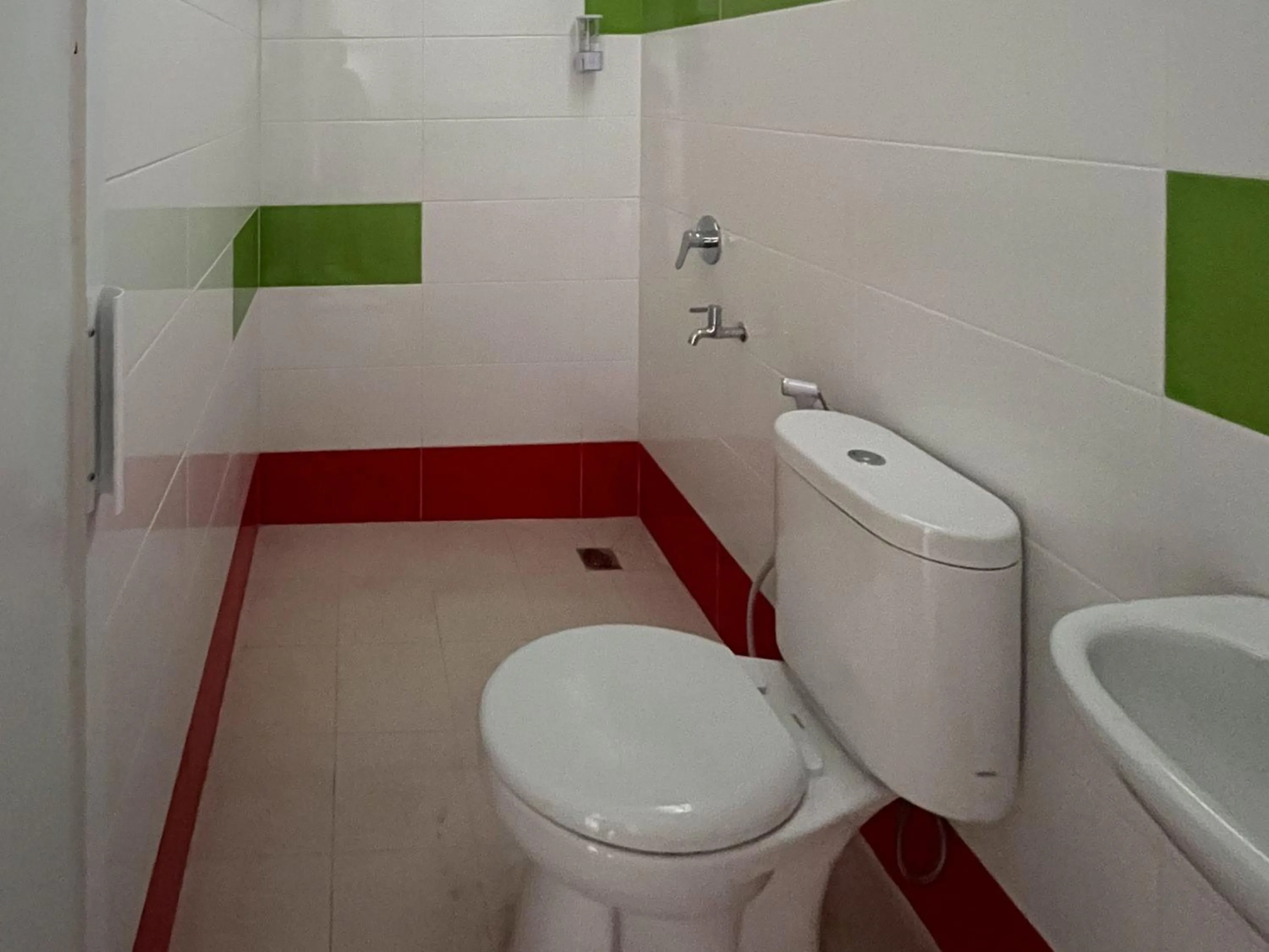 Bathroom in Urbanview Indria Inn Solo by RedDoorz