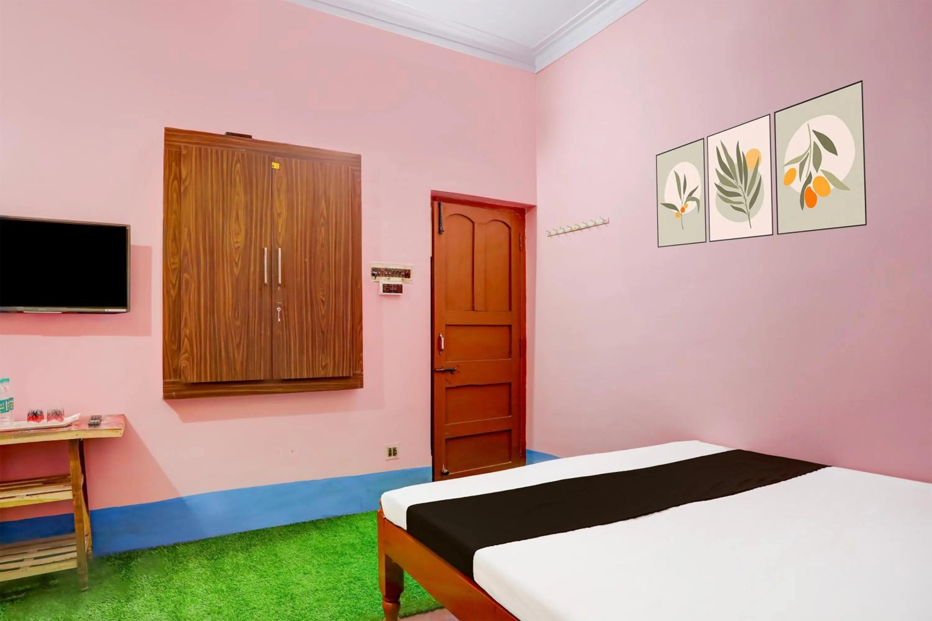 Bedroom, Bed in Super Hotel O A.R. Lodge