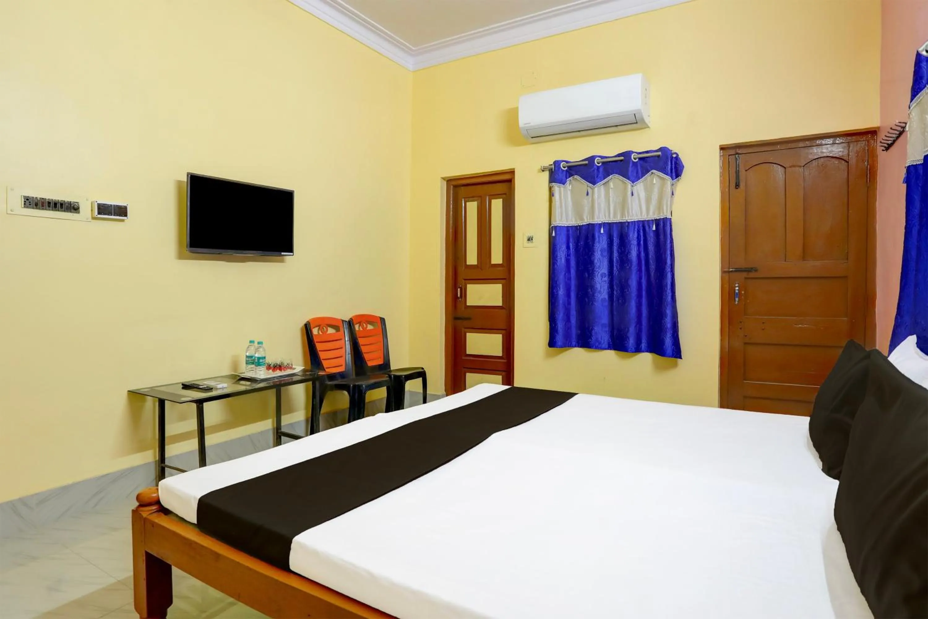 Bedroom, Bed in Super Hotel O A.R. Lodge