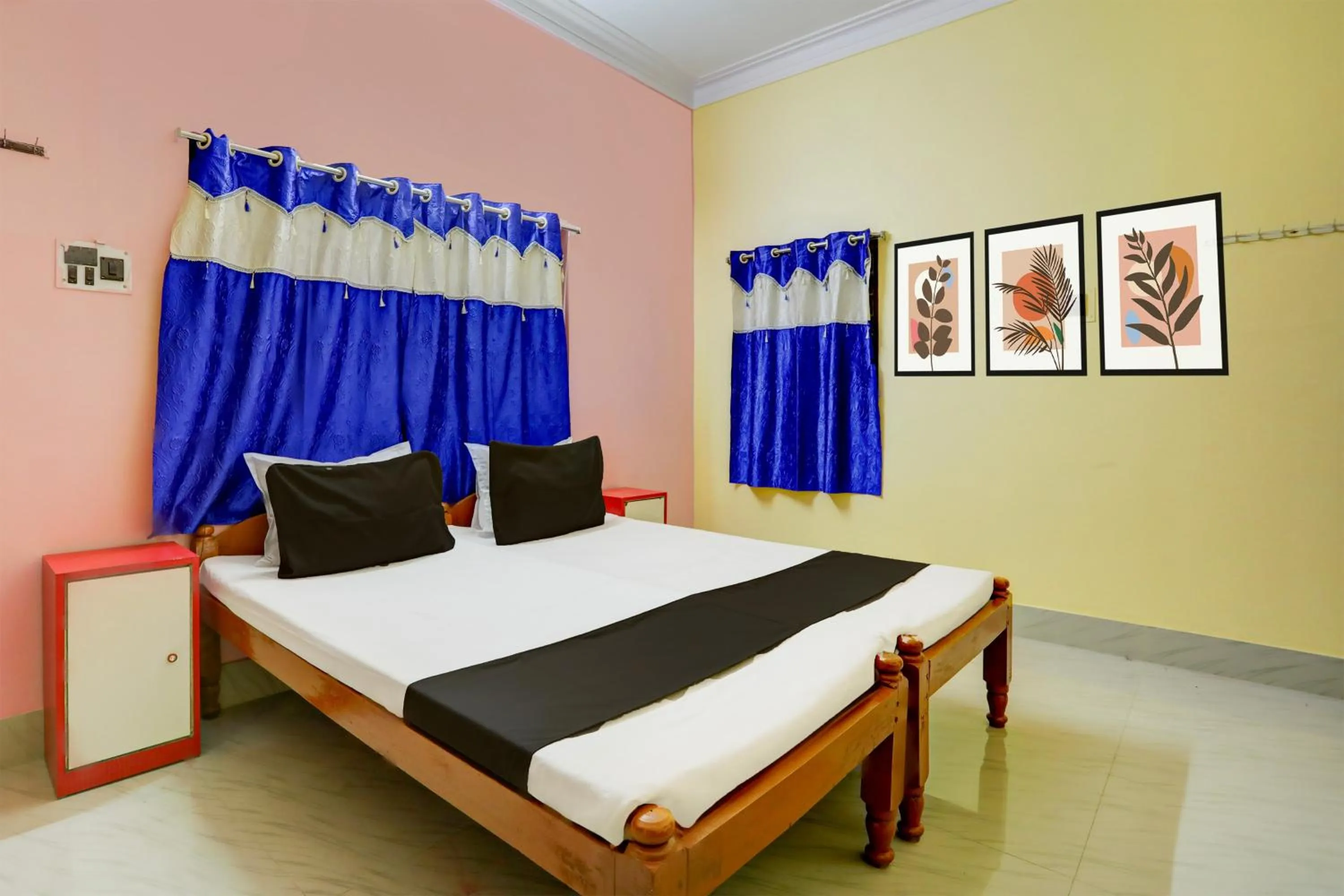 Bedroom, Bed in Super Hotel O A.R. Lodge