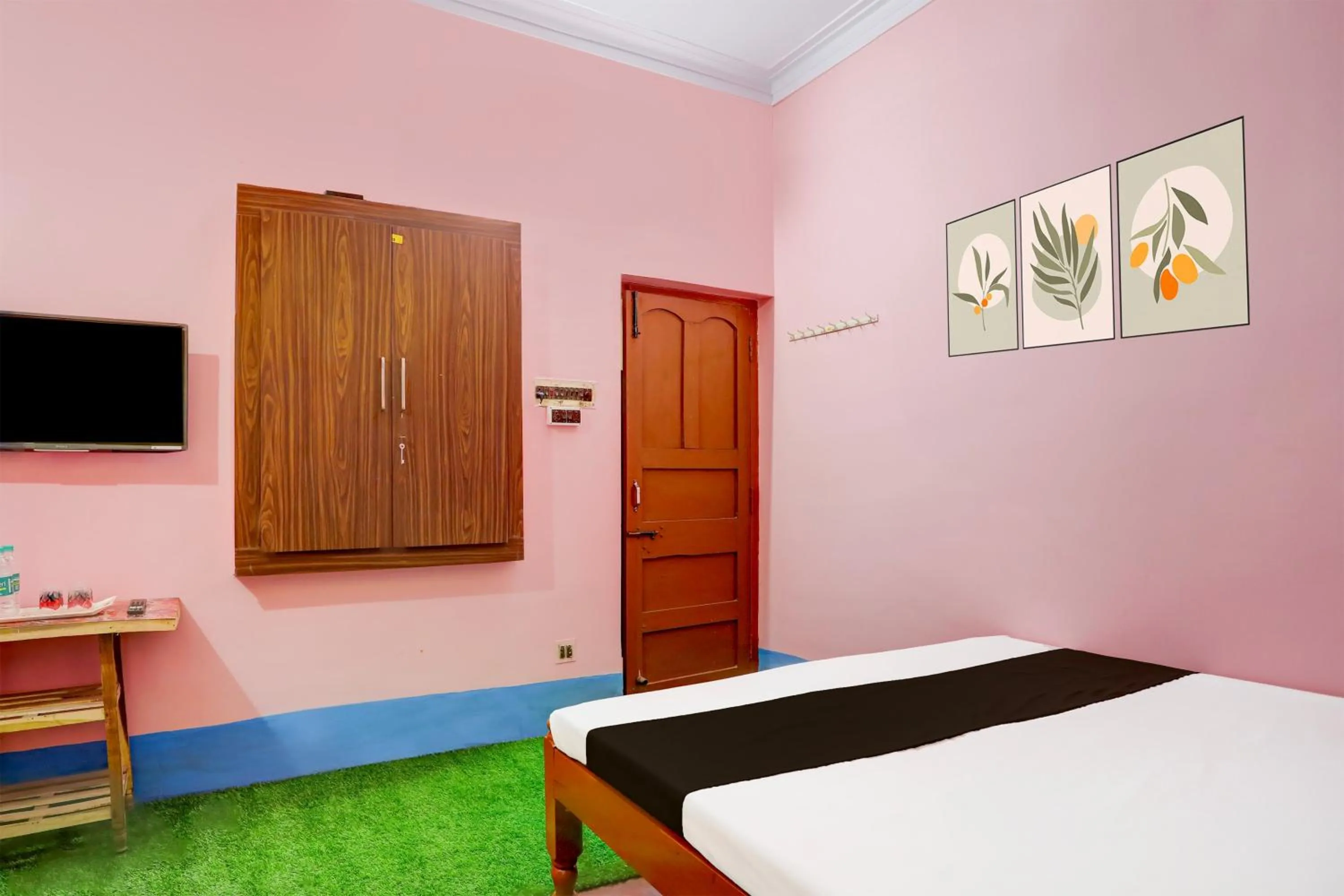 Bedroom, Bed in Super Hotel O A.R. Lodge