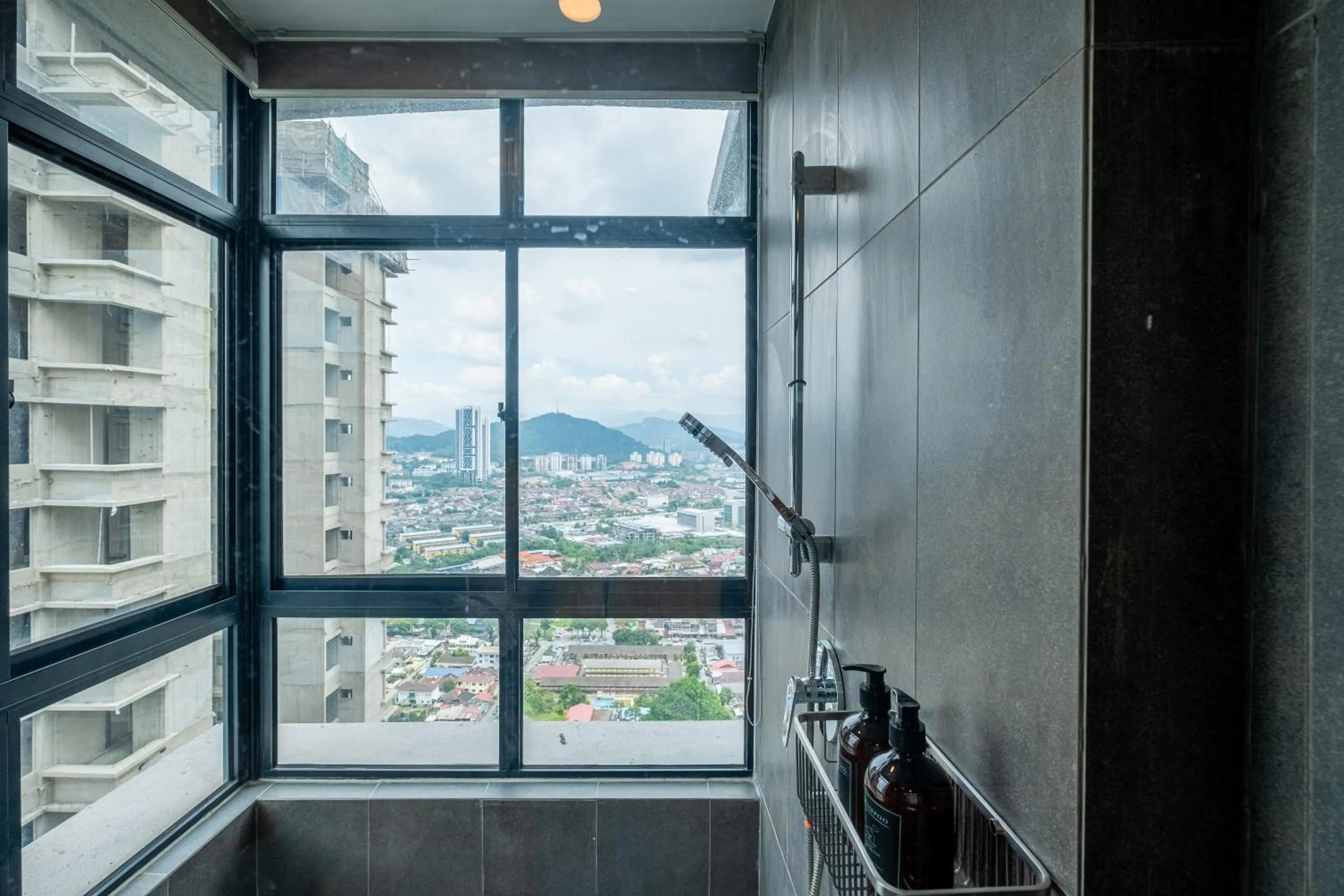 Premium Classy 4Room@Astoria Ampang 12pax 6km KLCC