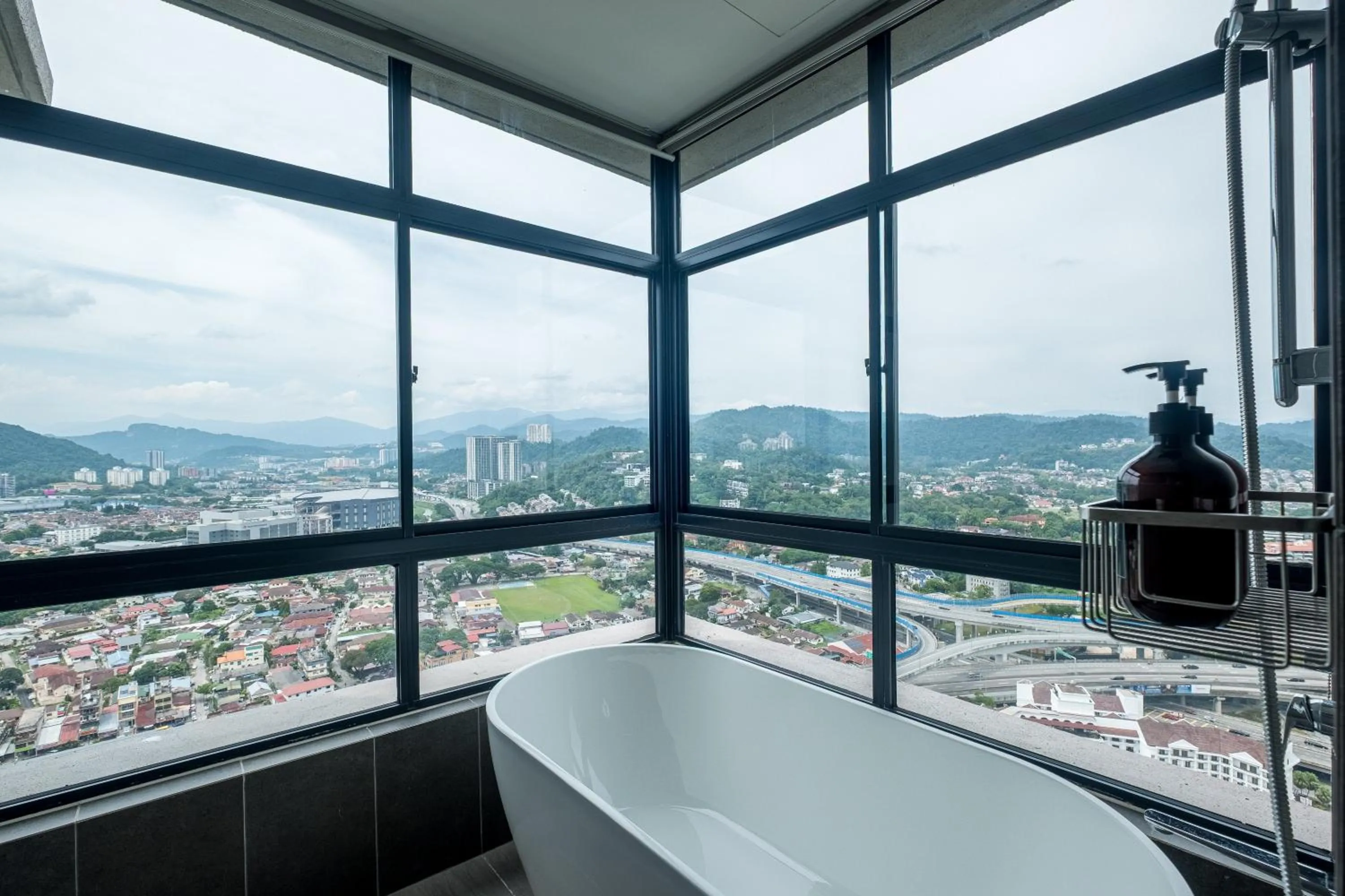 Premium Classy 4Room@Astoria Ampang 12pax 6km KLCC