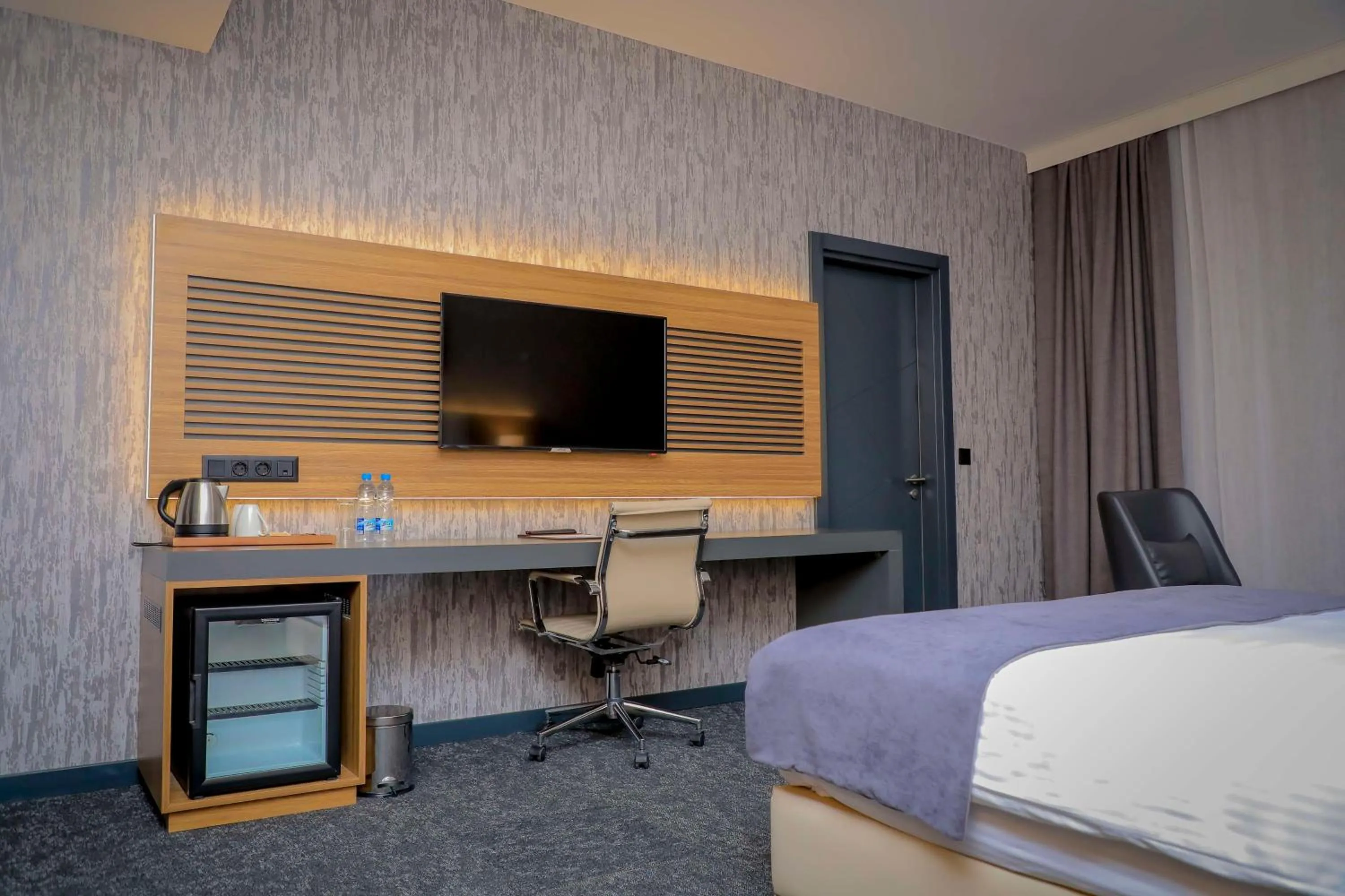 Bedroom, Bed in Best Western Premier DJ Hotel