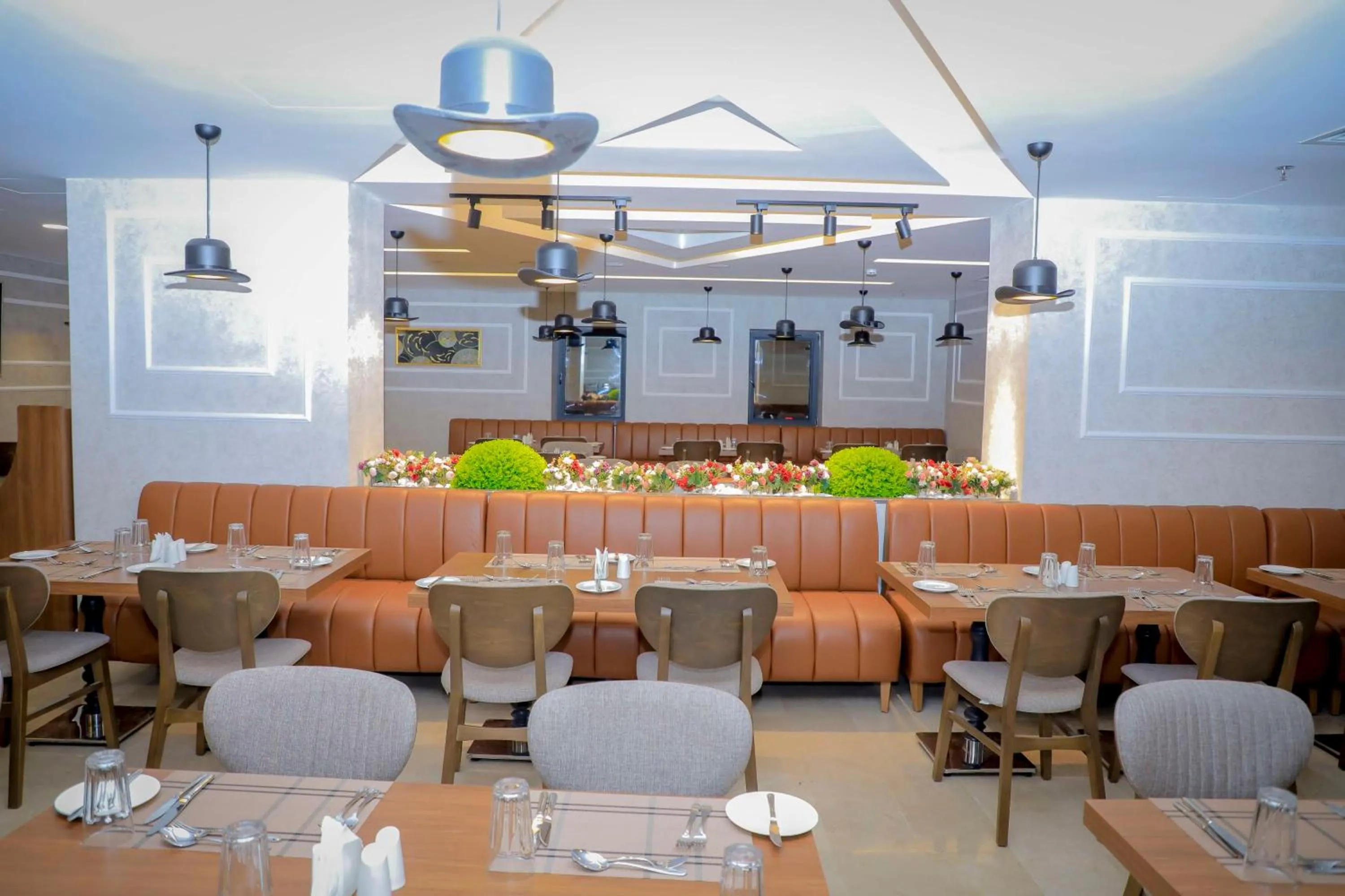 Restaurant/places to eat in Best Western Premier DJ Hotel