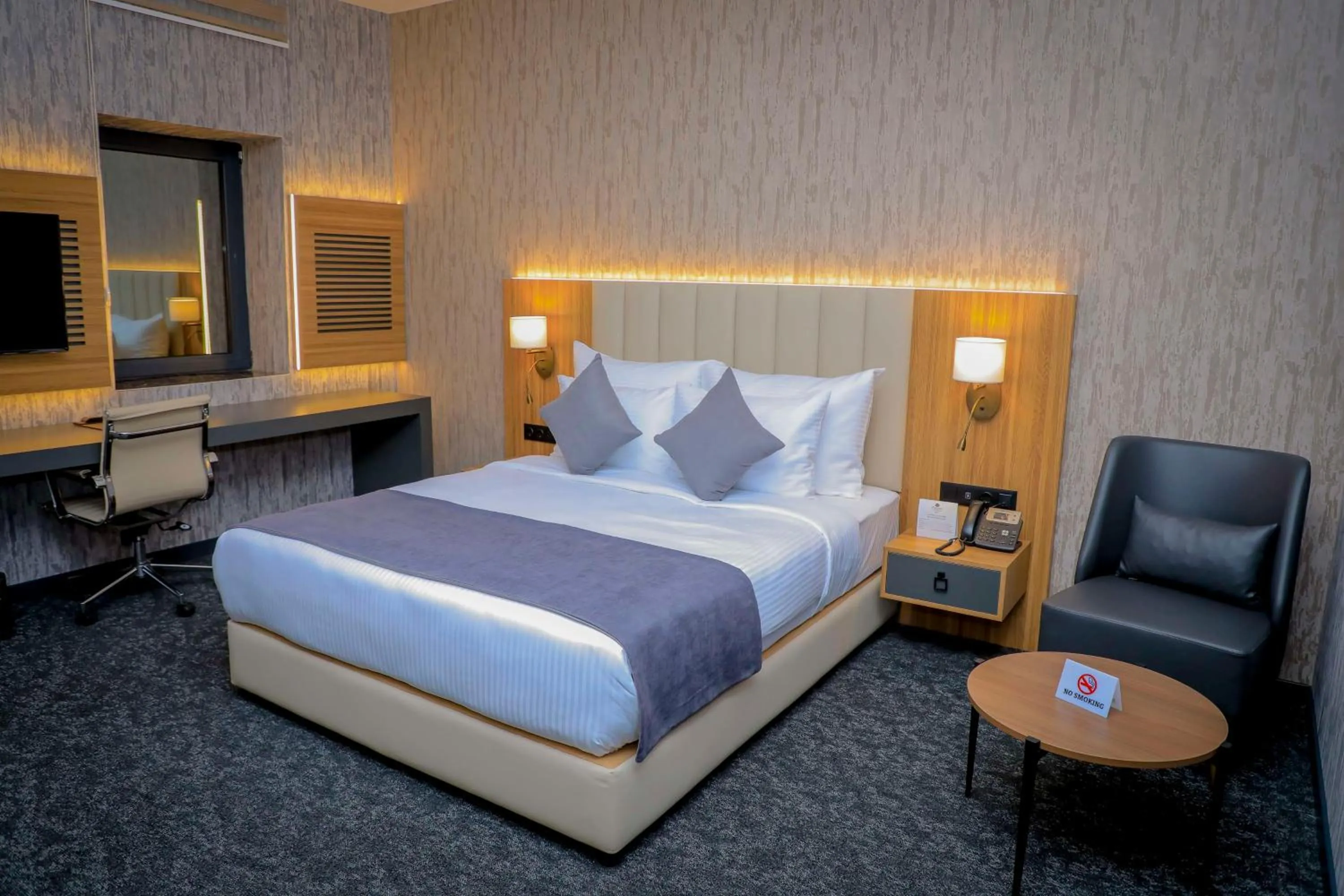 Bedroom, Bed in Best Western Premier DJ Hotel