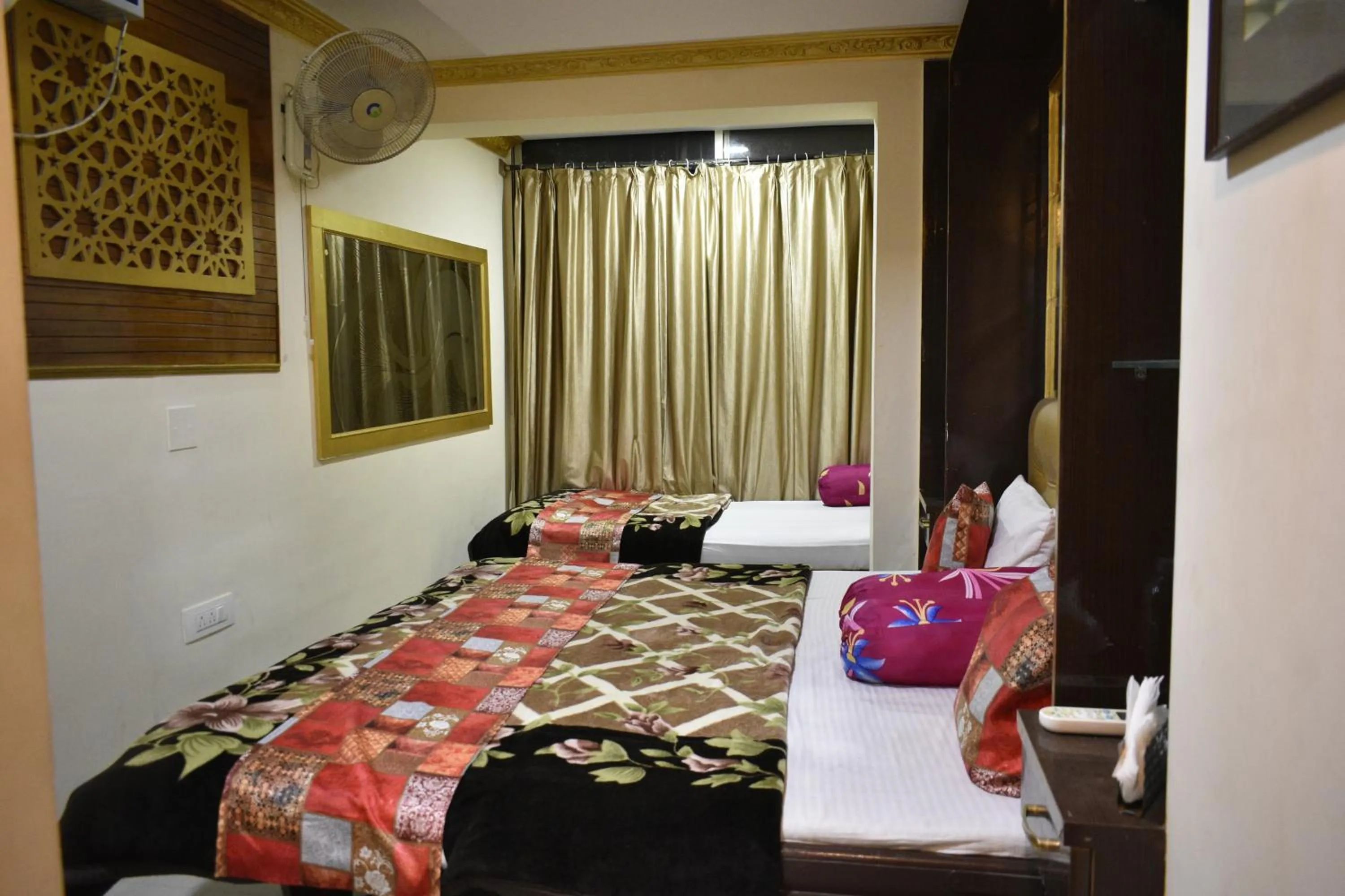 Bedroom, Bed in Ya Inn Rooms & Suites