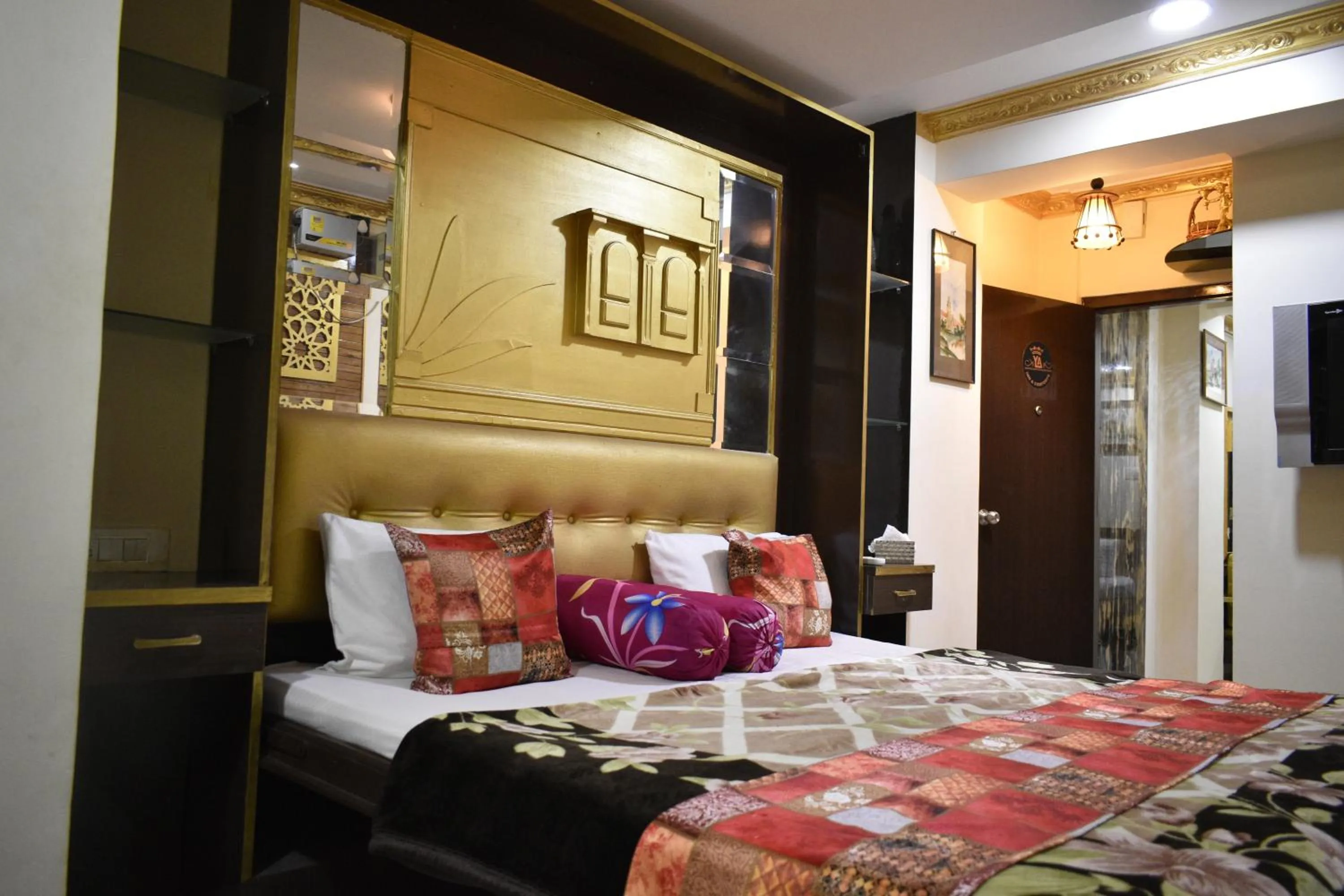 Bedroom, Bed in Ya Inn Rooms & Suites