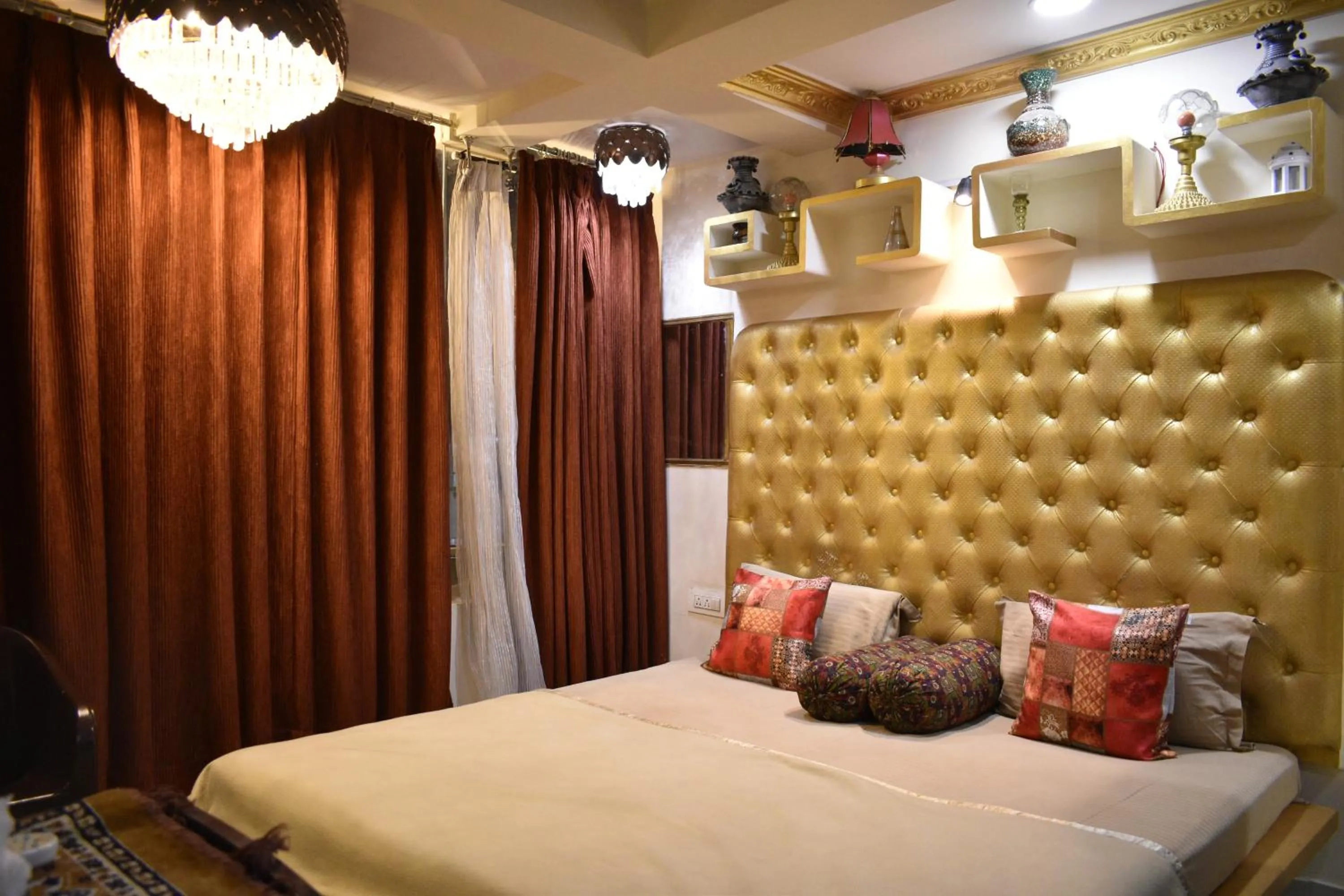 Bedroom, Bed in Ya Inn Rooms & Suites