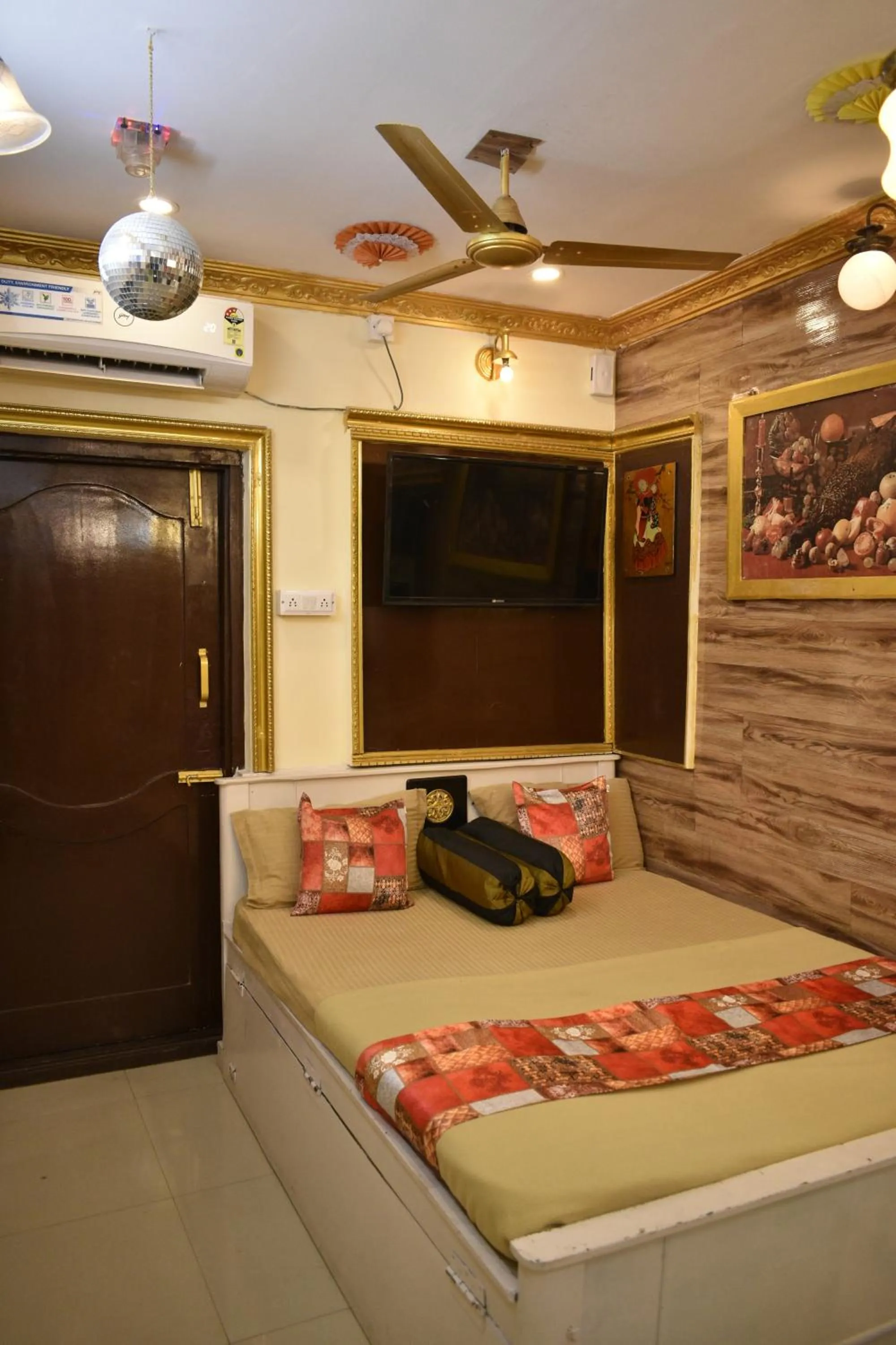 Bedroom, Bed in Ya Inn Rooms & Suites