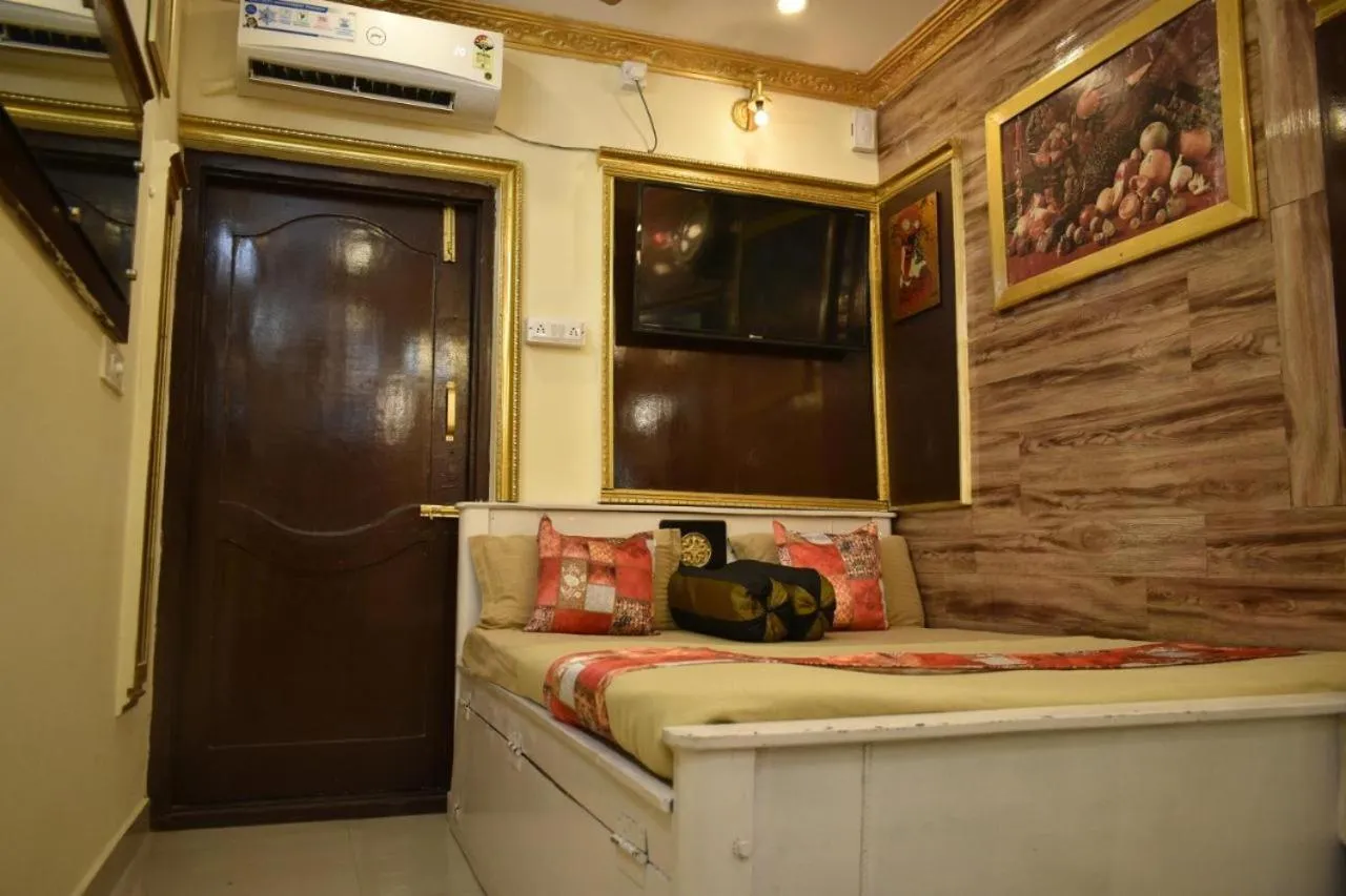 Bed in Ya Inn Rooms & Suites