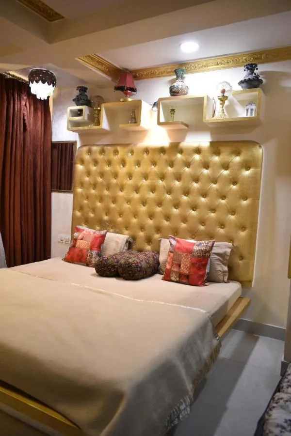 Bed in Ya Inn Rooms & Suites