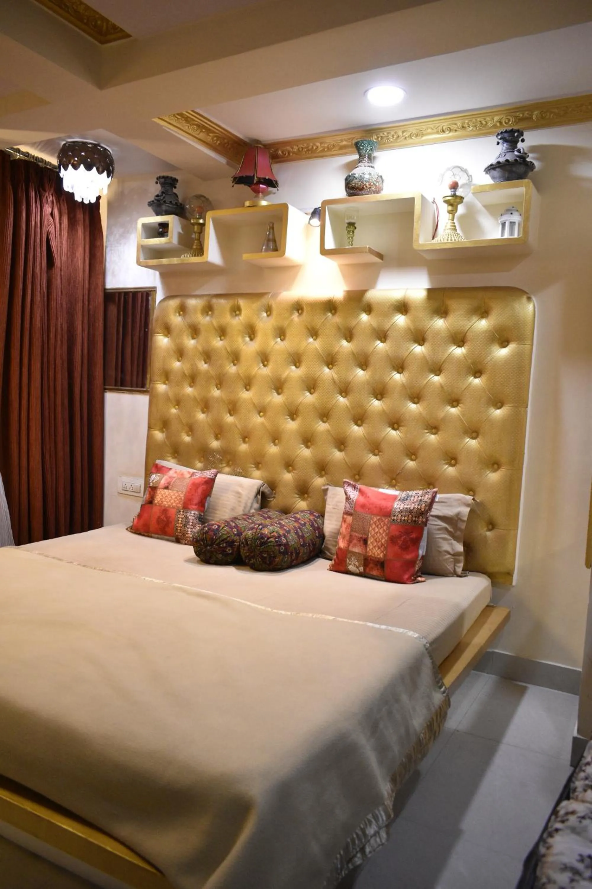 Bedroom, Bed in Ya Inn Rooms & Suites