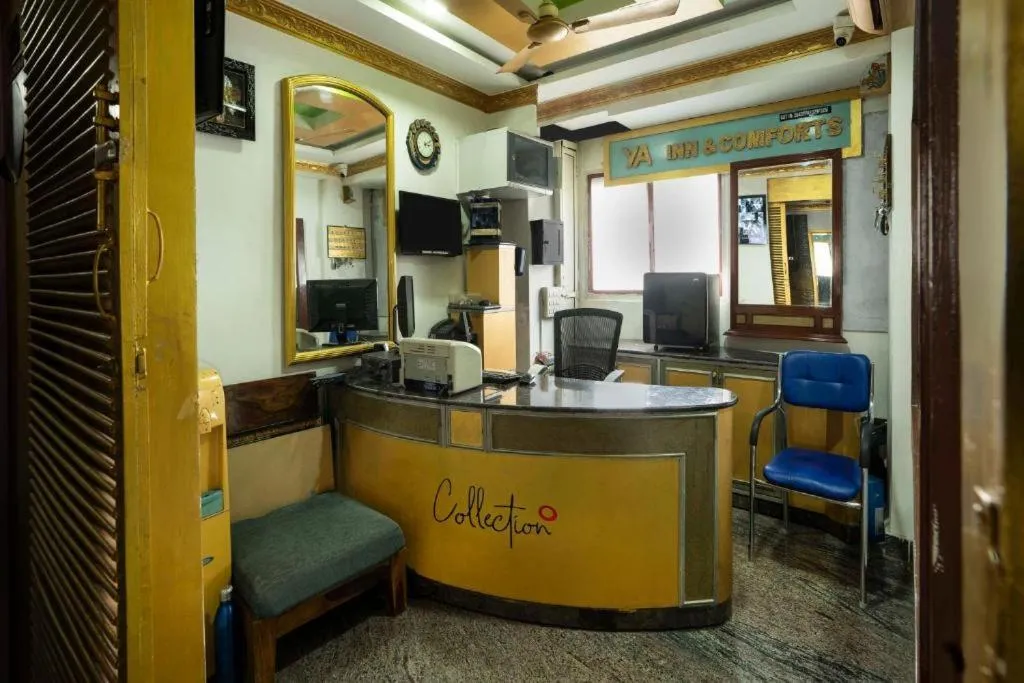 Communal lounge/ TV room in Ya Inn Rooms & Suites