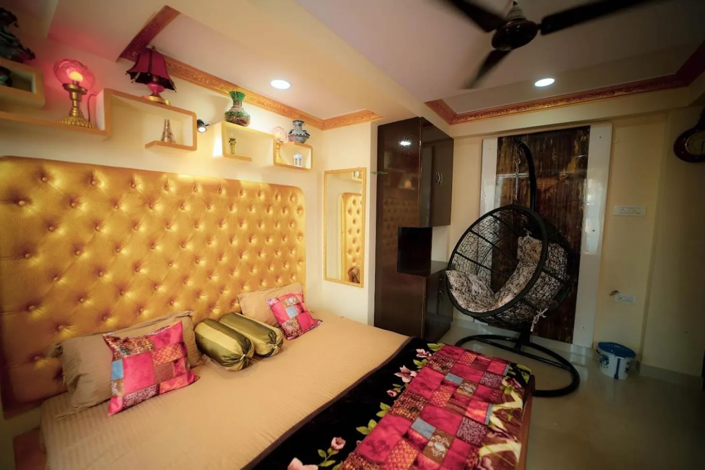 Bed in Ya Inn Rooms & Suites