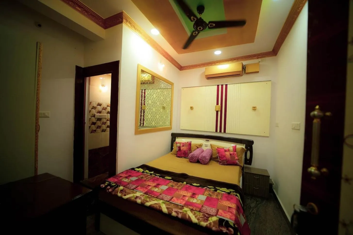 Bed in Ya Inn Rooms & Suites