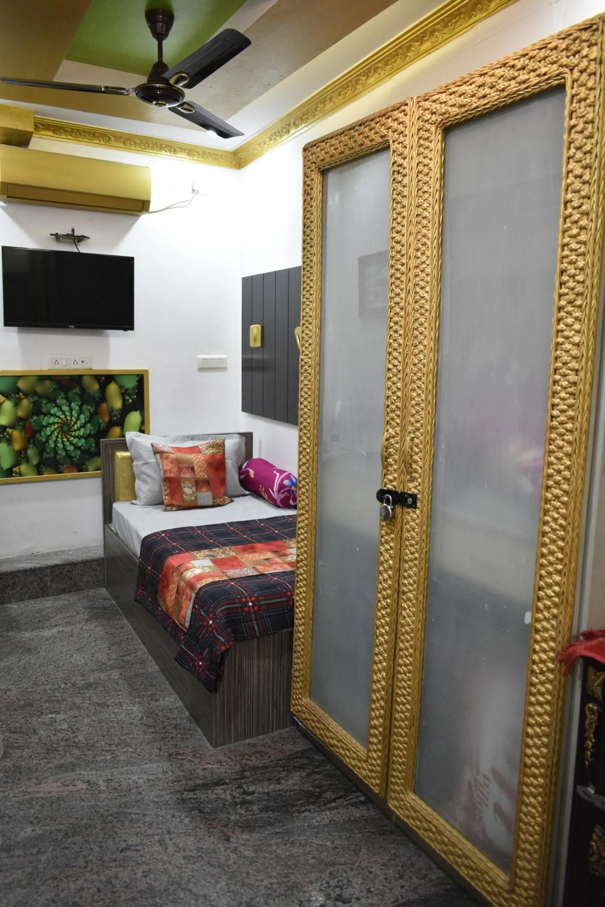 Bedroom, Bed in Ya Inn Rooms & Suites