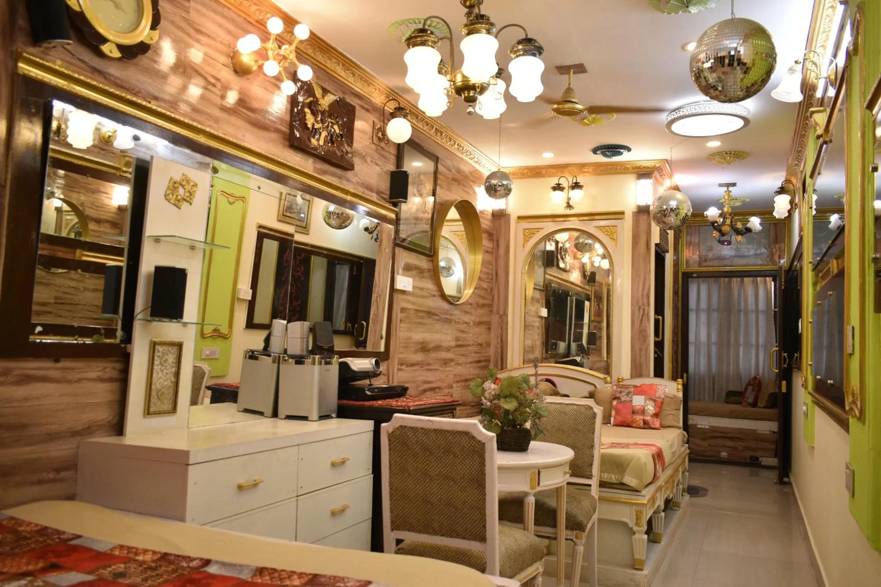 Living room in Ya Inn Rooms & Suites