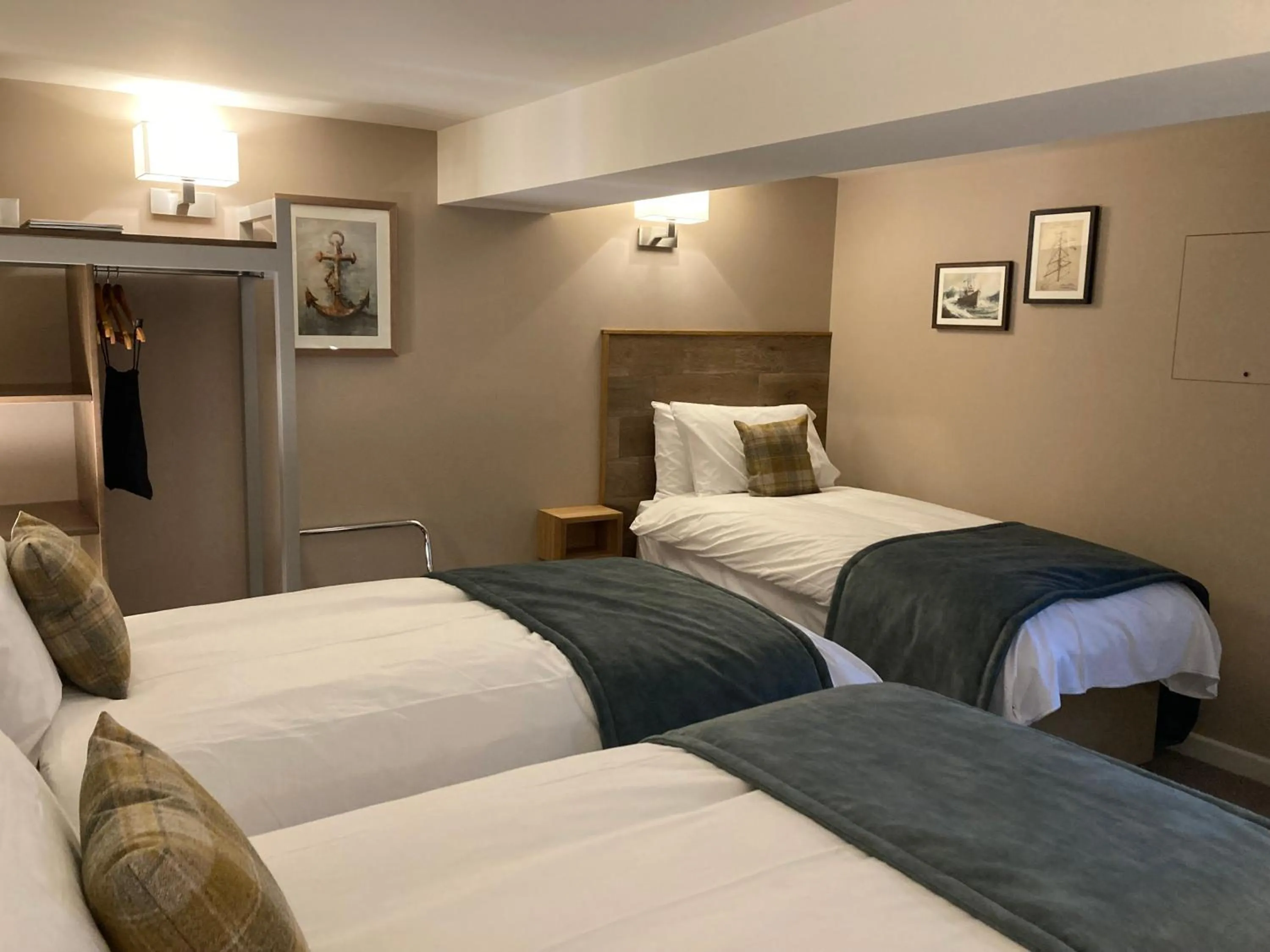 Bedroom, Bed in The Lobster