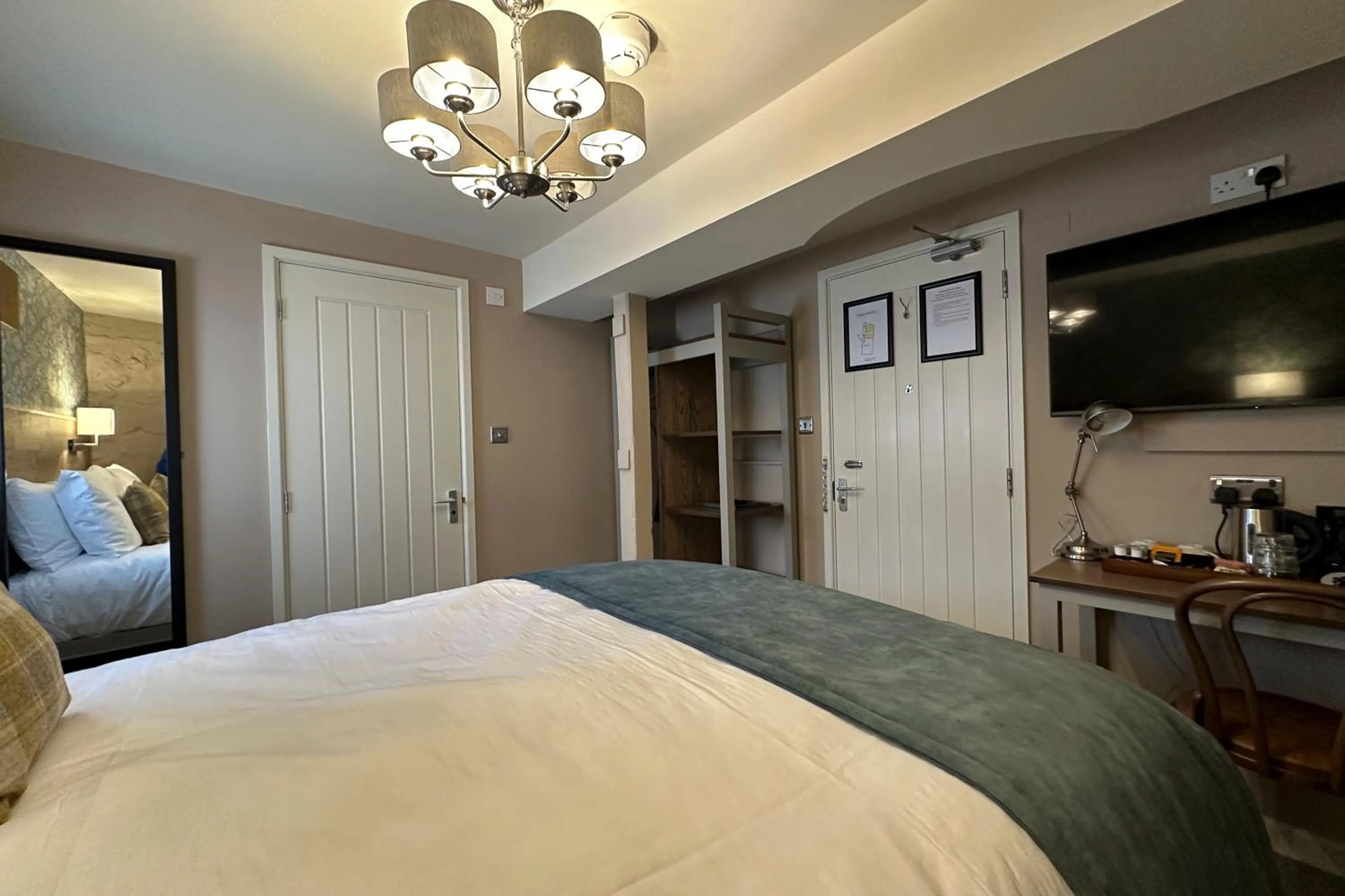 Bedroom, Bed in The Lobster