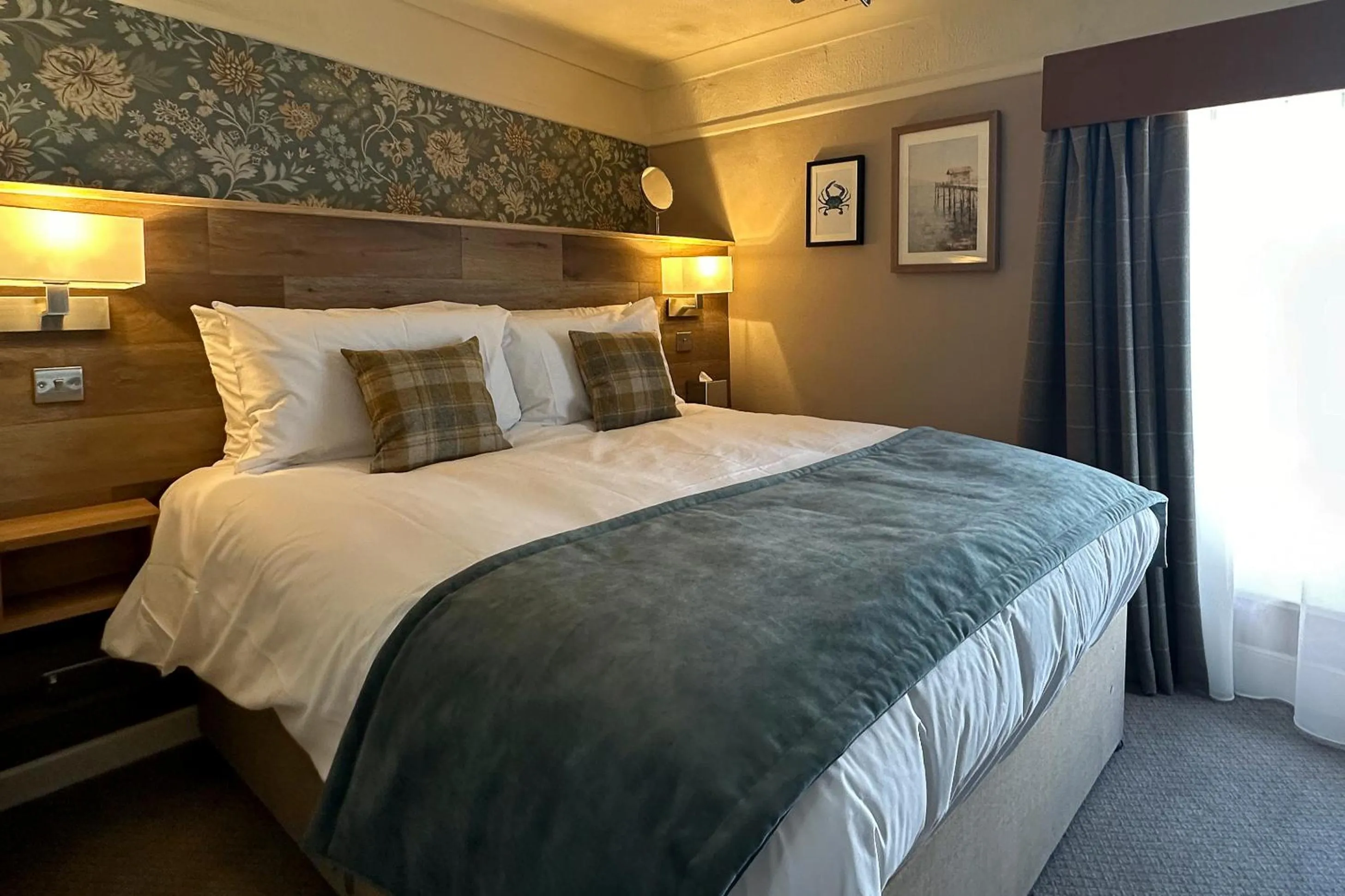 Bedroom, Bed in The Lobster