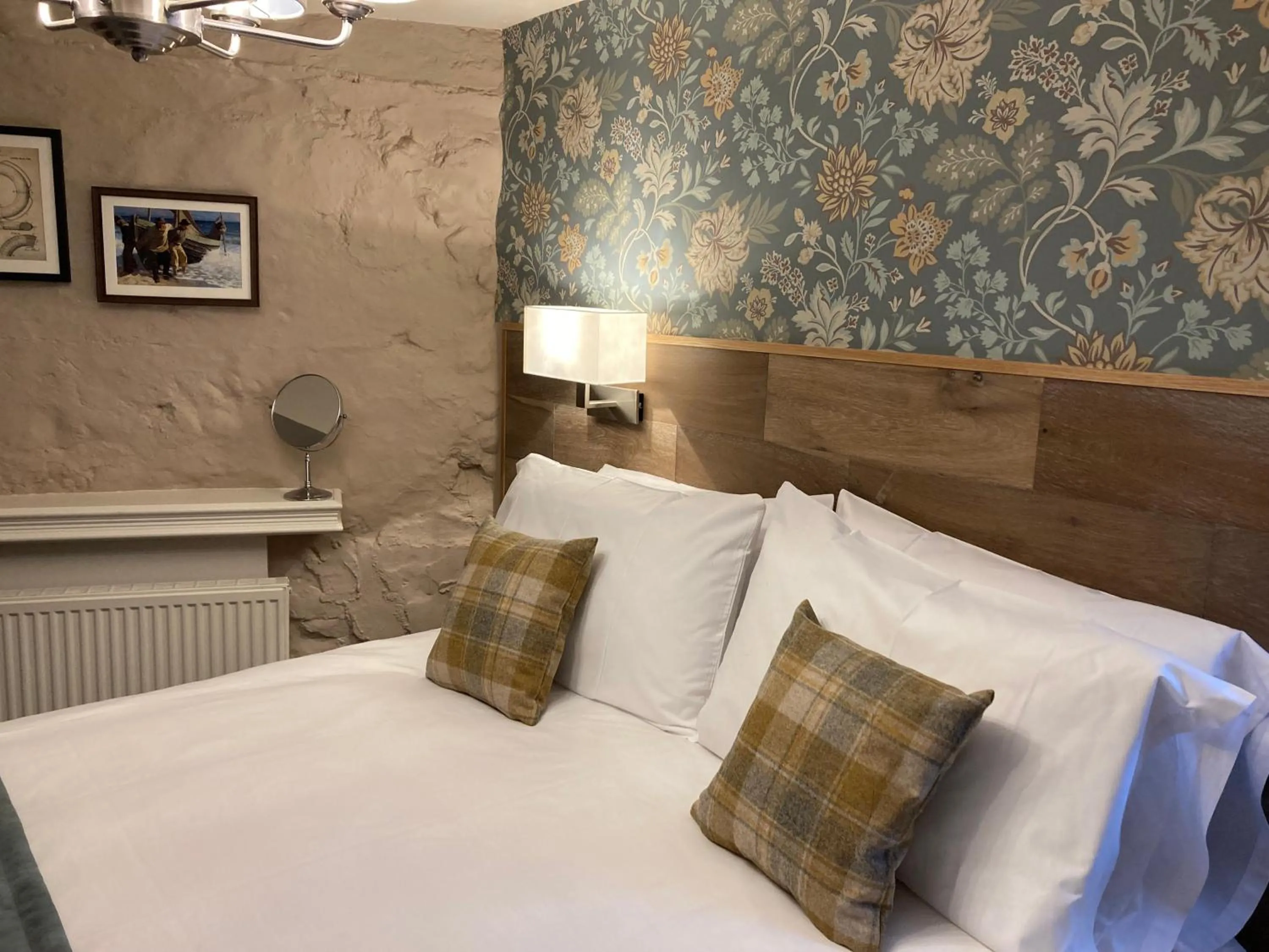 Bedroom, Bed in The Lobster