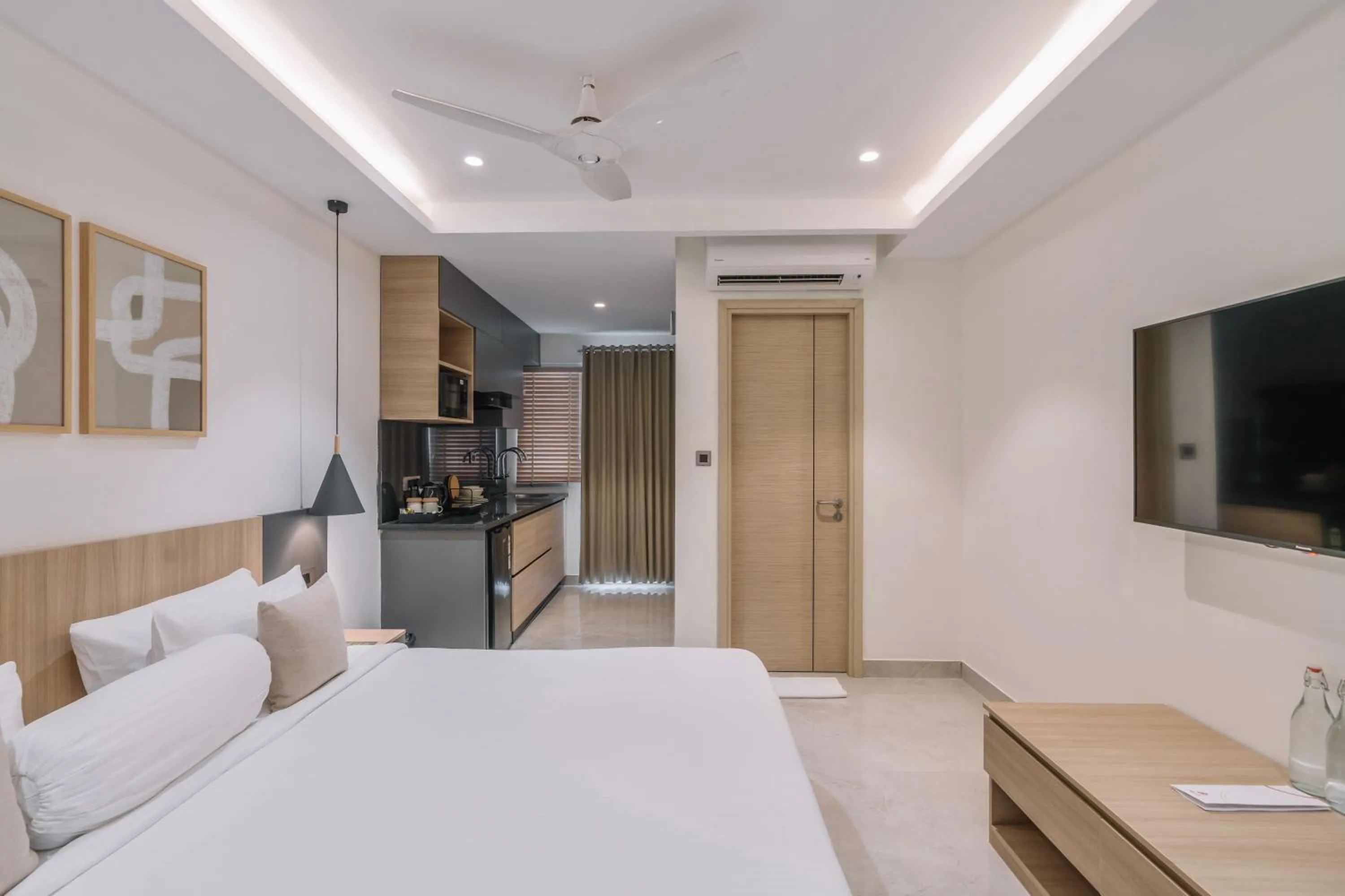 Balcony/Terrace, Bed in SKYLA Studios & Suites - Kondapur