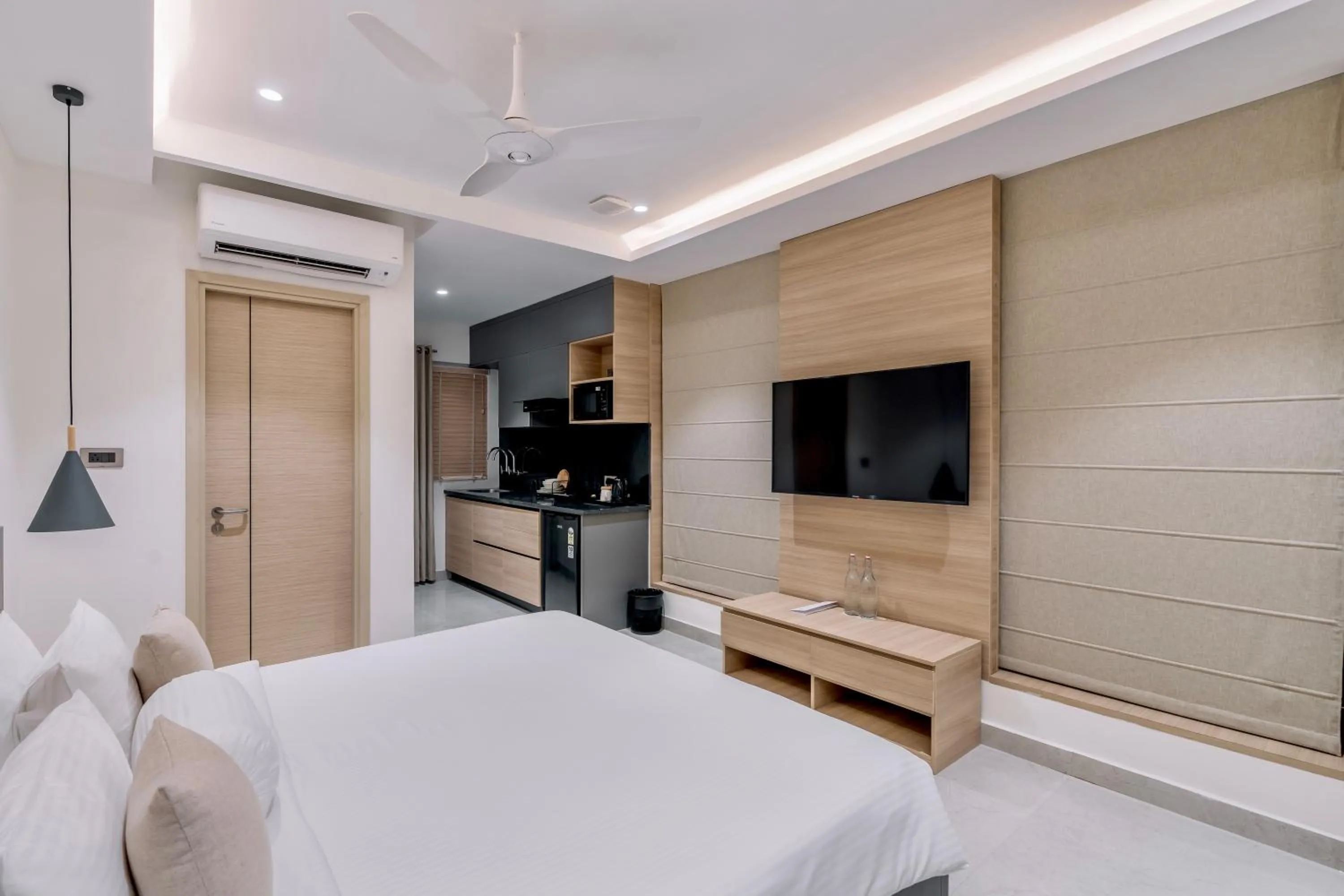TV and multimedia, Bed in SKYLA Studios & Suites - Kondapur