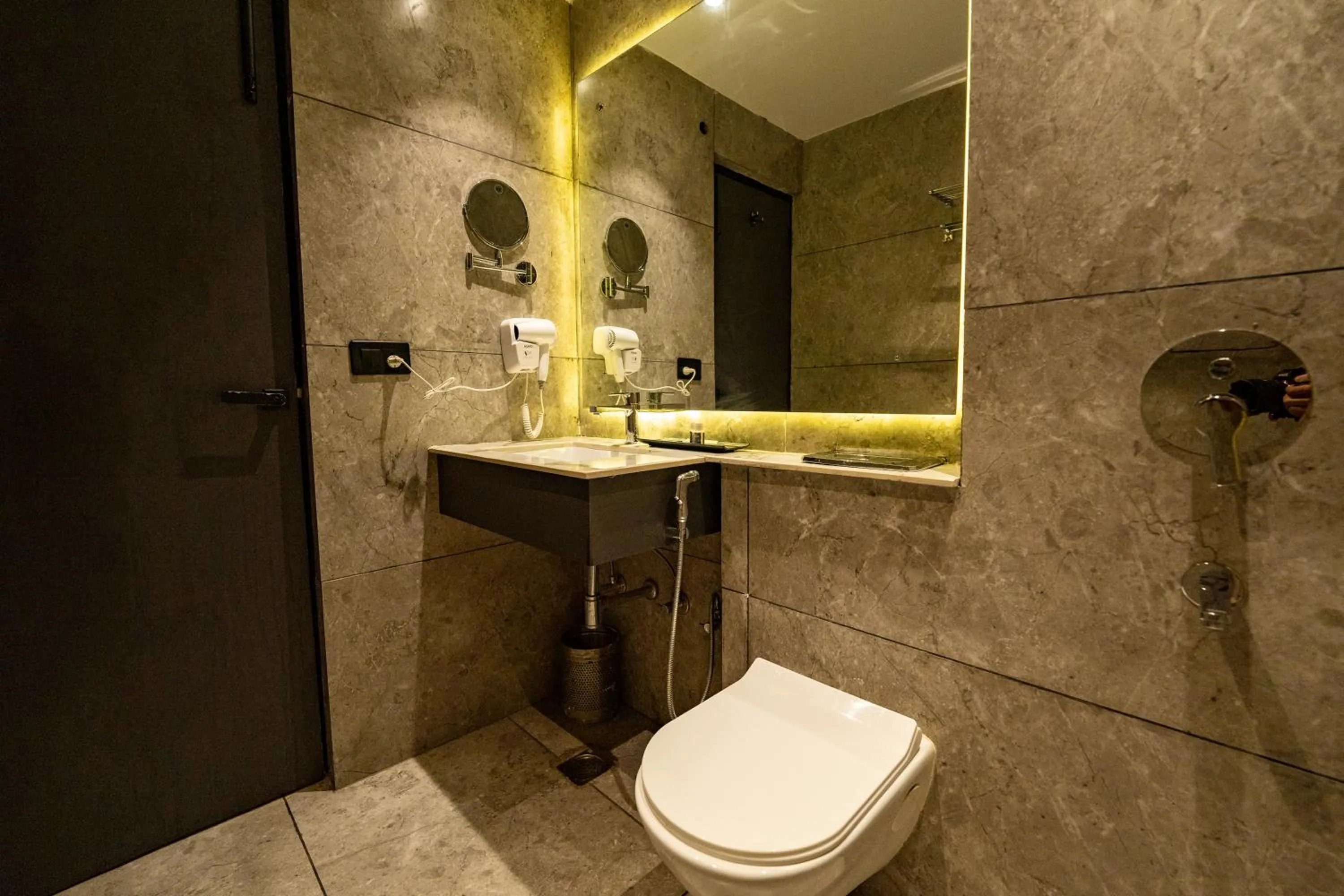 Shower in SKI Hotels and Resorts Rishikesh