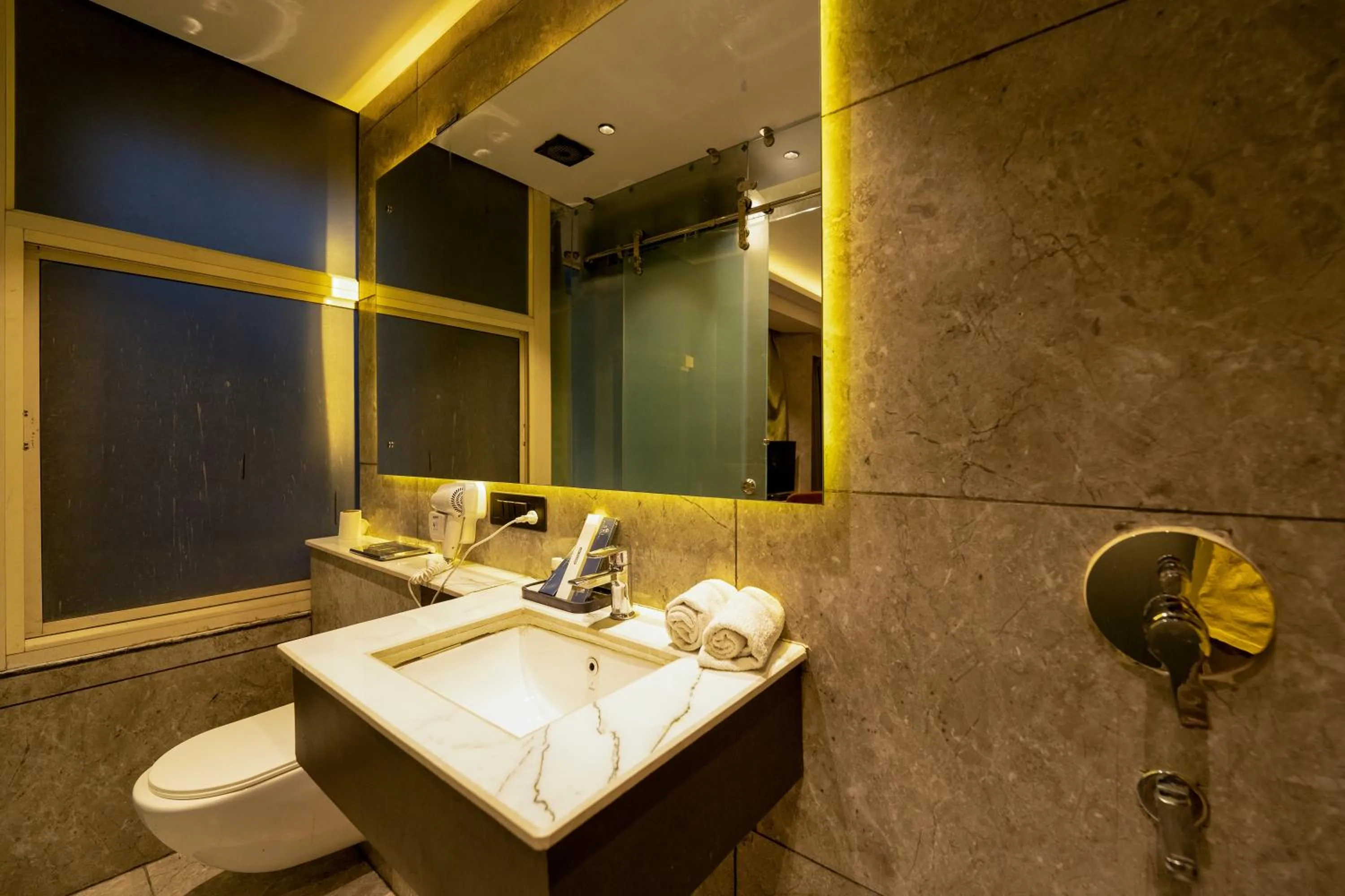 Shower in SKI Hotels and Resorts Rishikesh