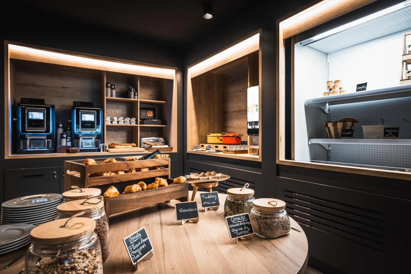 Food and drinks in Hotel Base Camp Lodge - Albertville